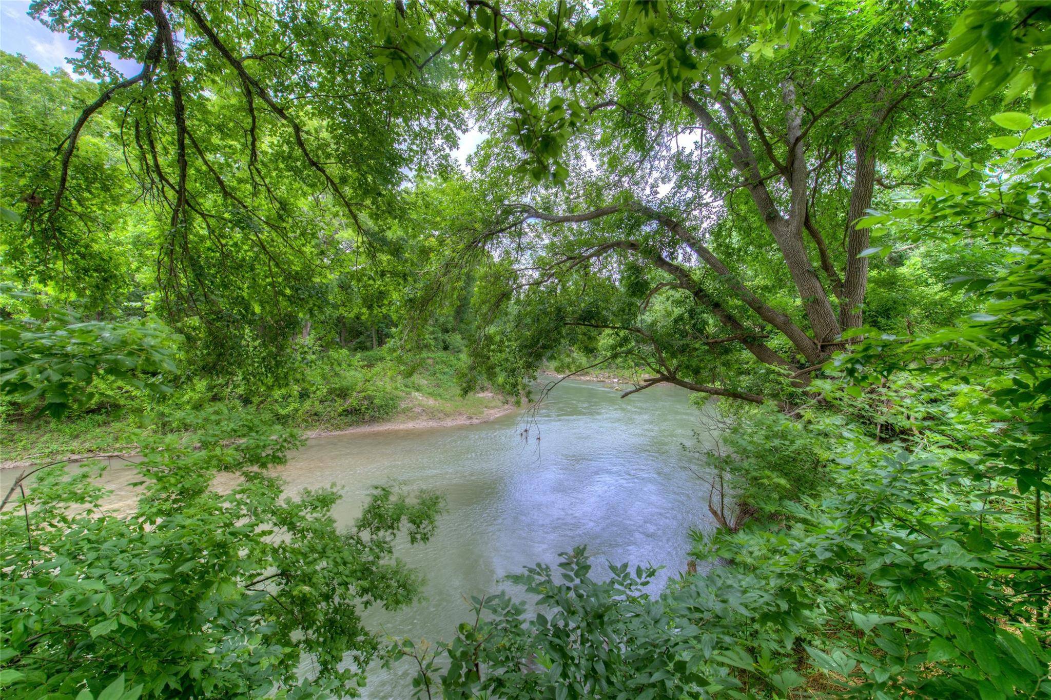 Luling, TX 78648,2464 County Road 249