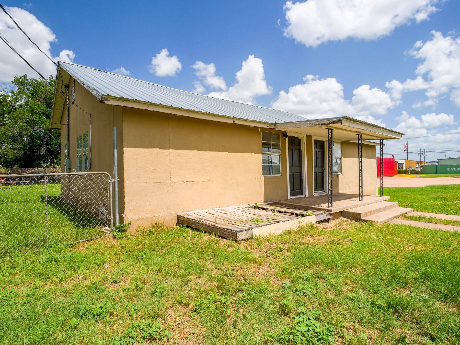 Llano, TX 78643,1004 Avon Ave
