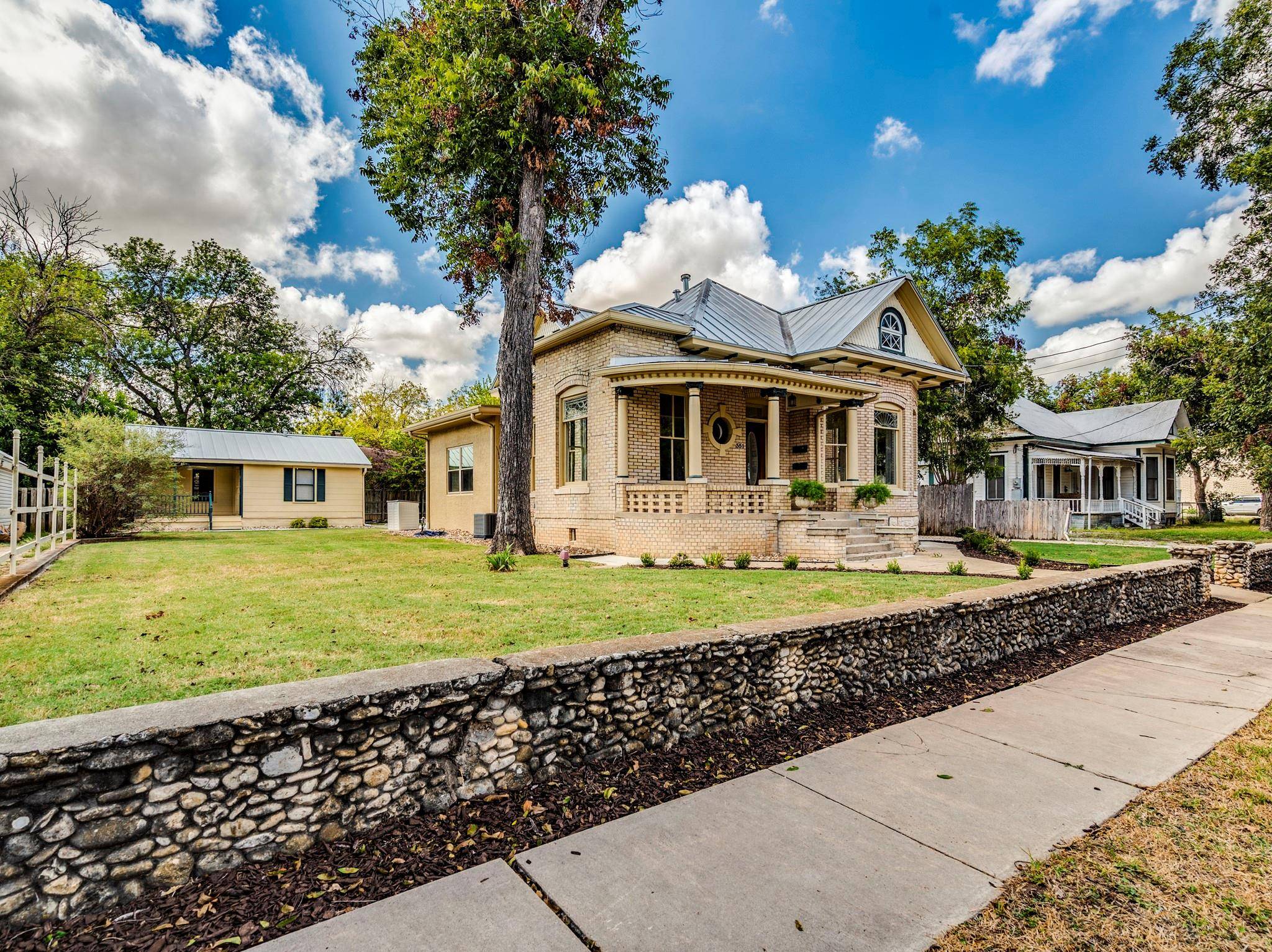 New Braunfels, TX 78130,351 N Guenther Ave