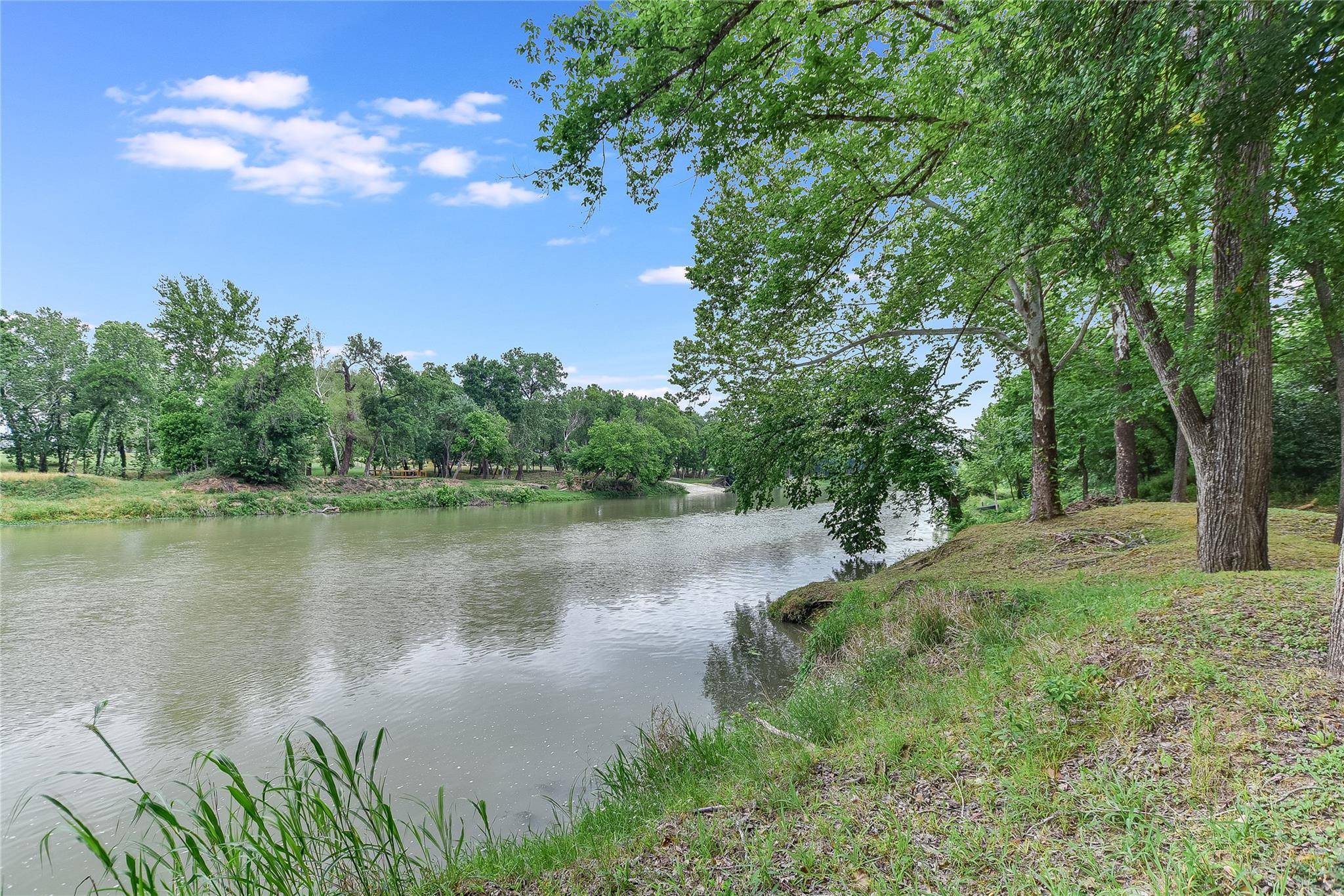Smithville, TX 78957,503 Colorado ST
