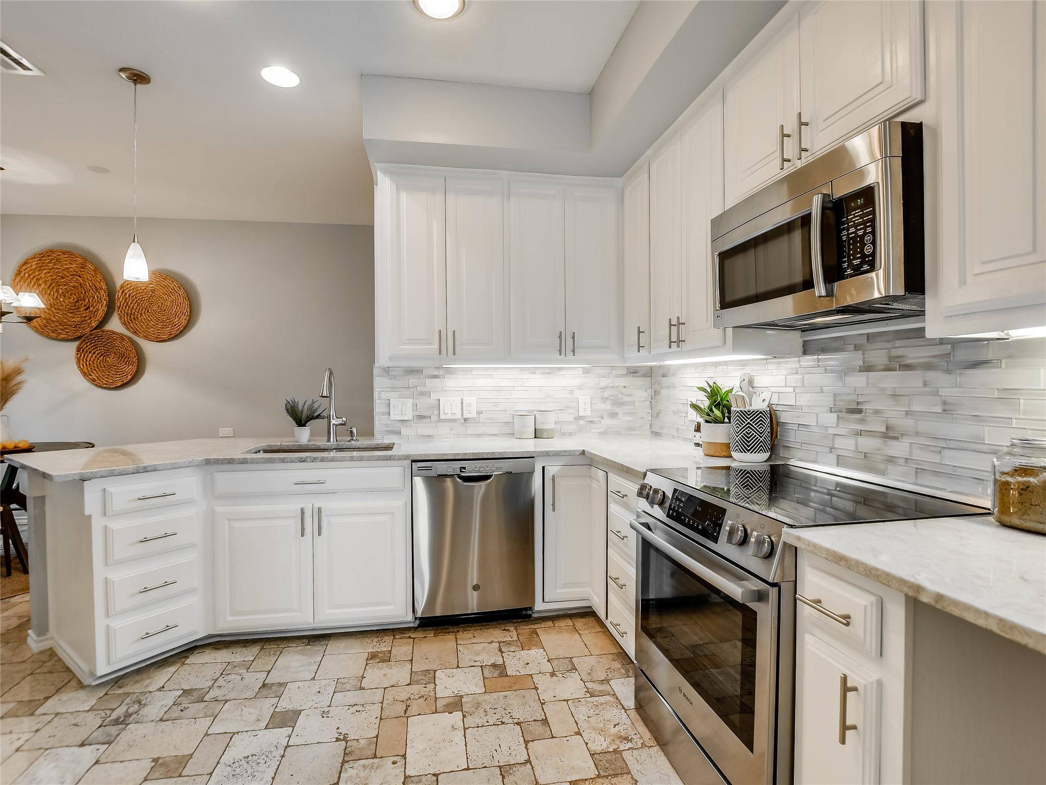 Austin, TX 78731,5603 Oakwood CV #232