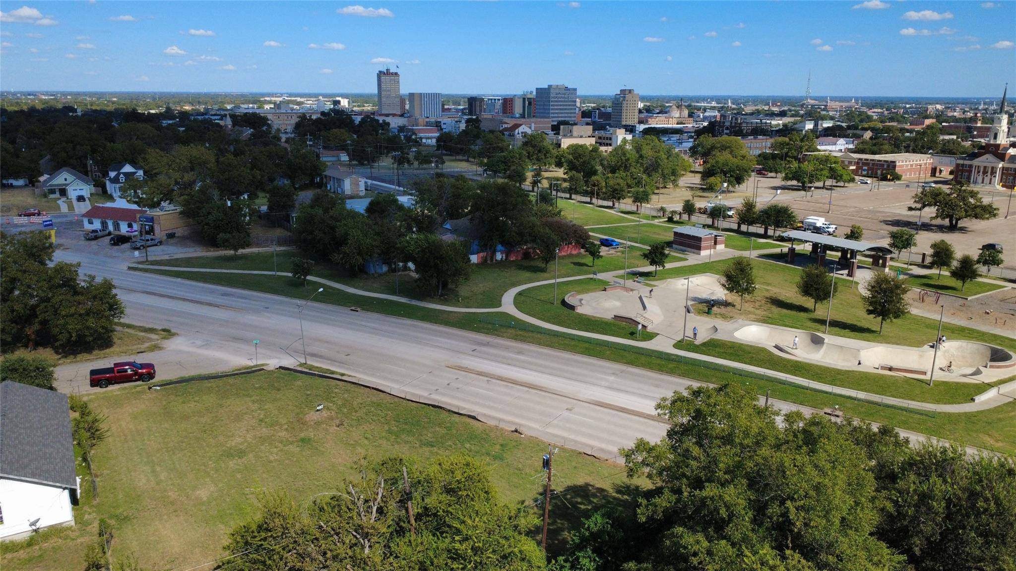 Waco, TX 76701,1401 W Waco DR