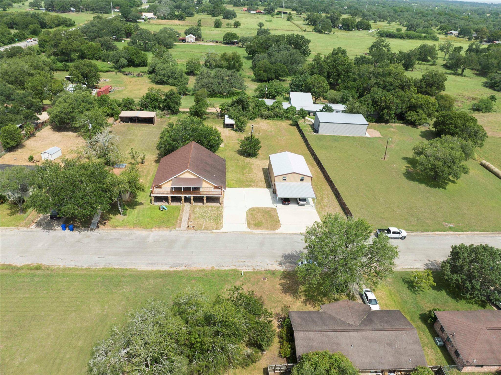 Yoakum, TX 77995,113 Thiele DR