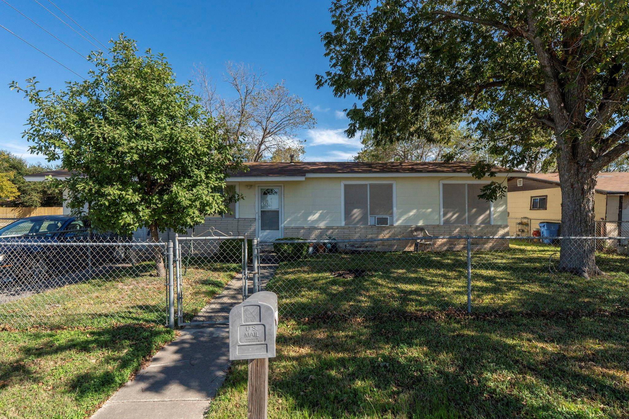 Seguin, TX 78155,2123 N Guadalupe ST