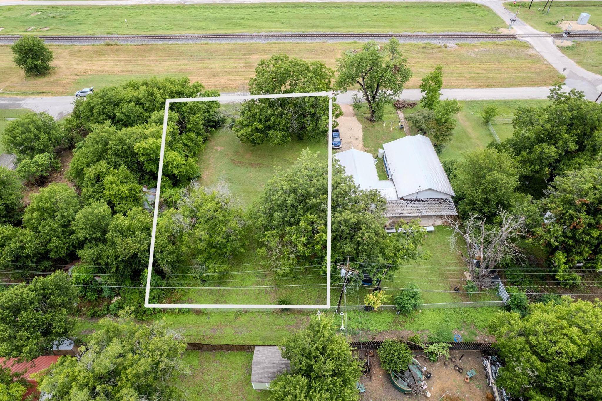 Bartlett, TX 76511,218 SE Front ST