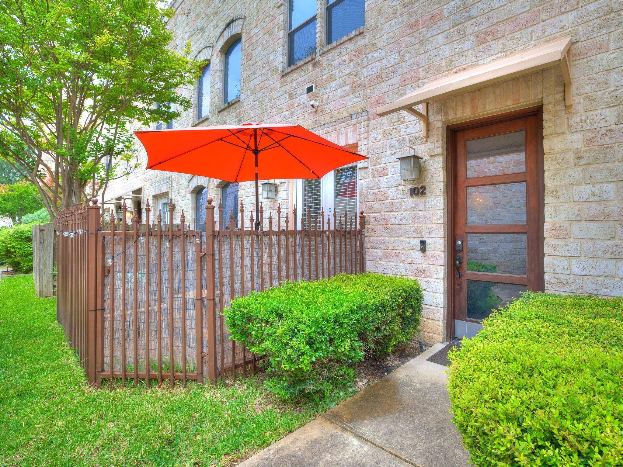 San Antonio, TX 78204,1202 S Flores ST #102