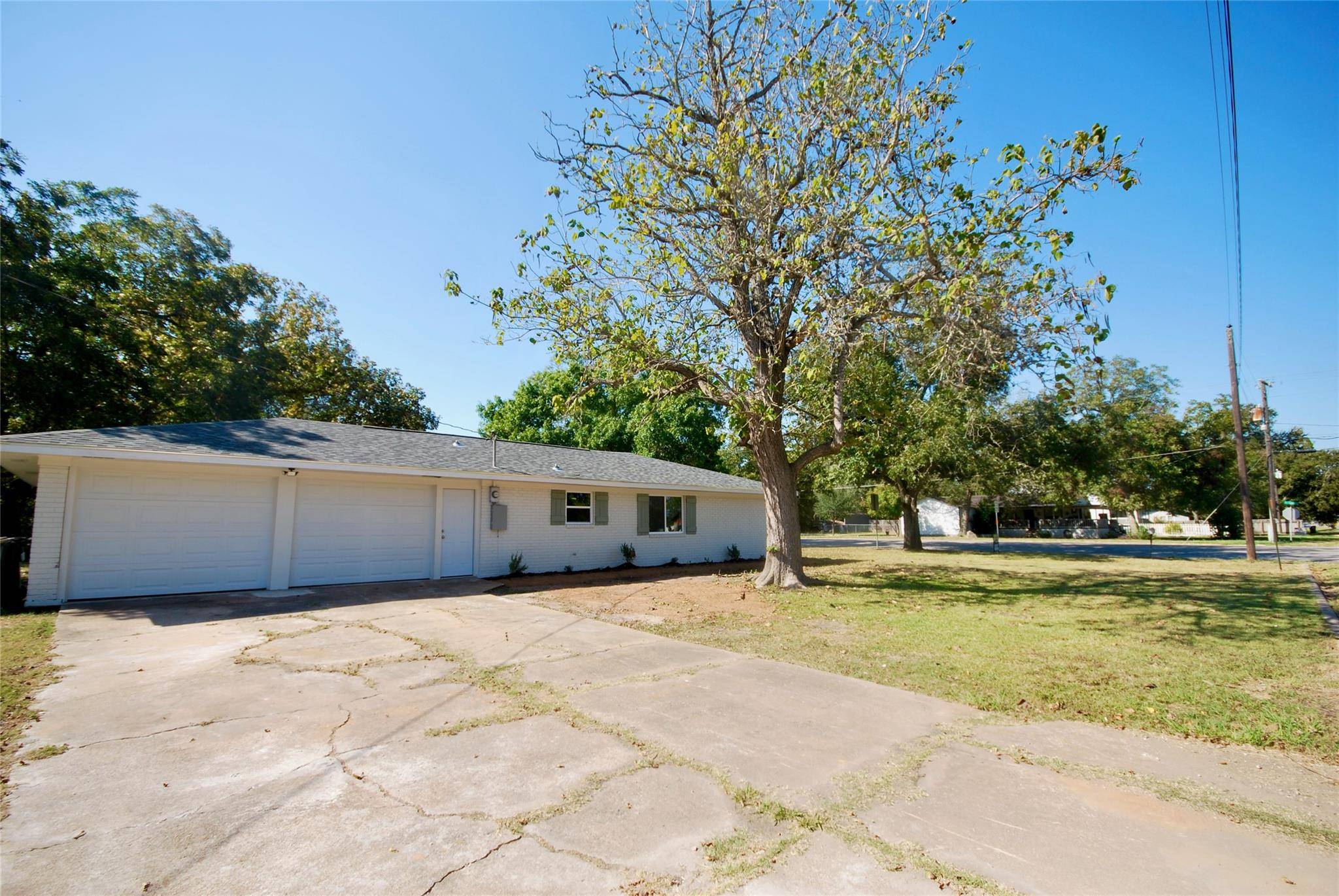 Flatonia, TX 78941,316 N Penn ST