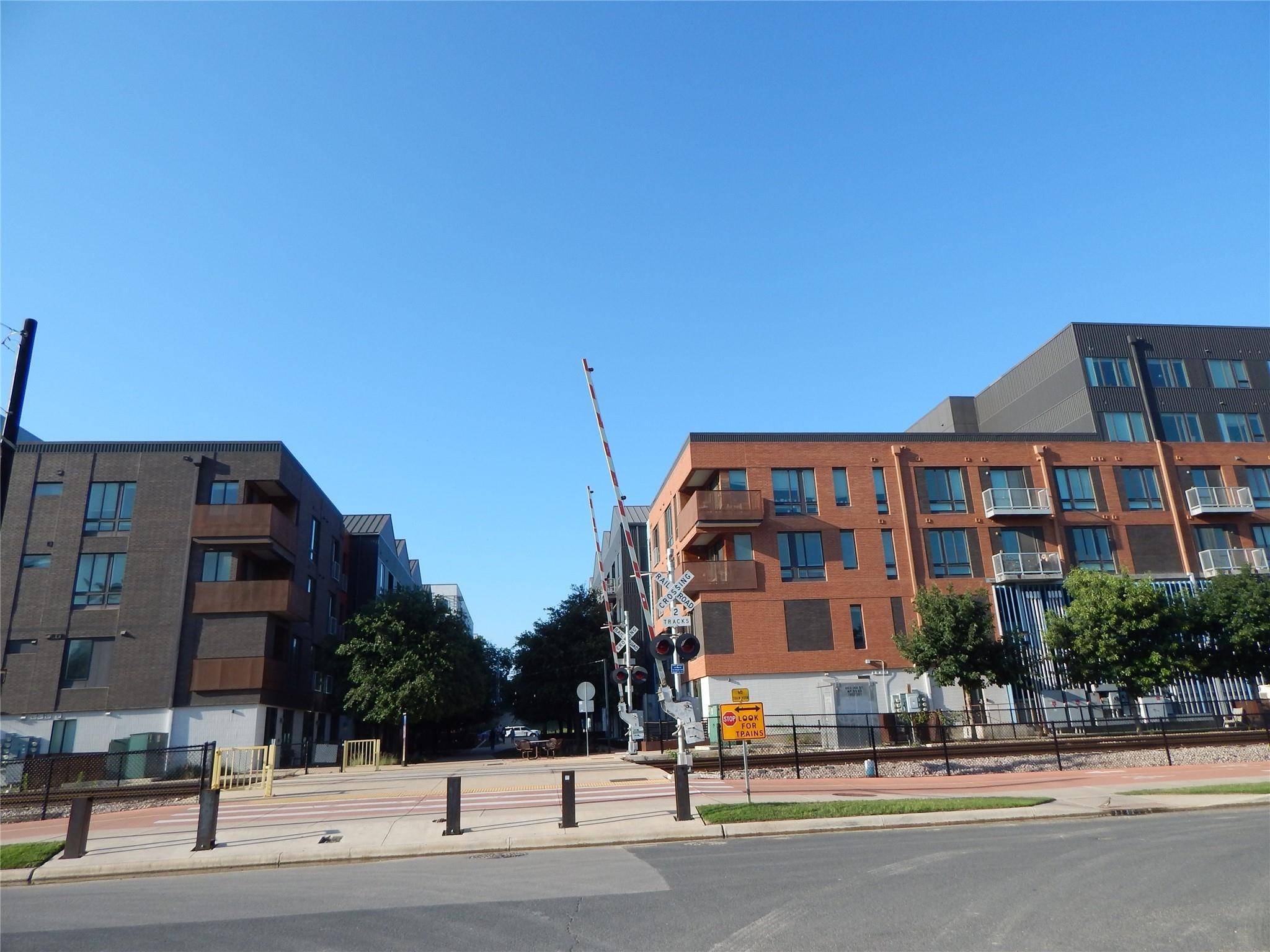 Austin, TX 78702,1101 E 2nd ST
