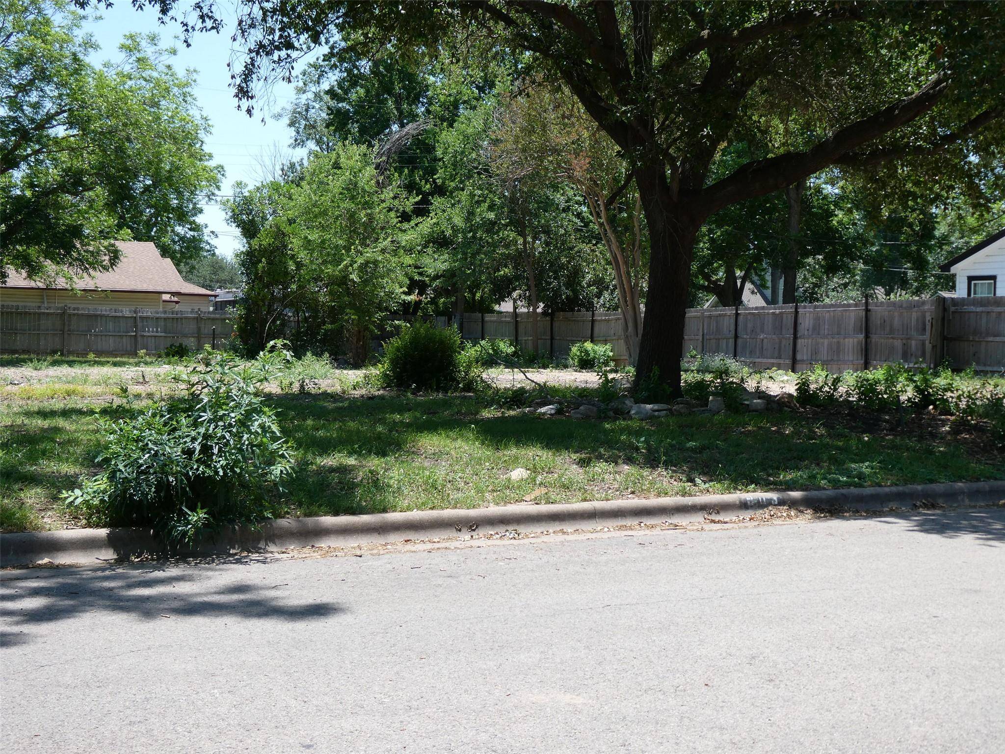 Taylor, TX 76574,903 FISHER ST