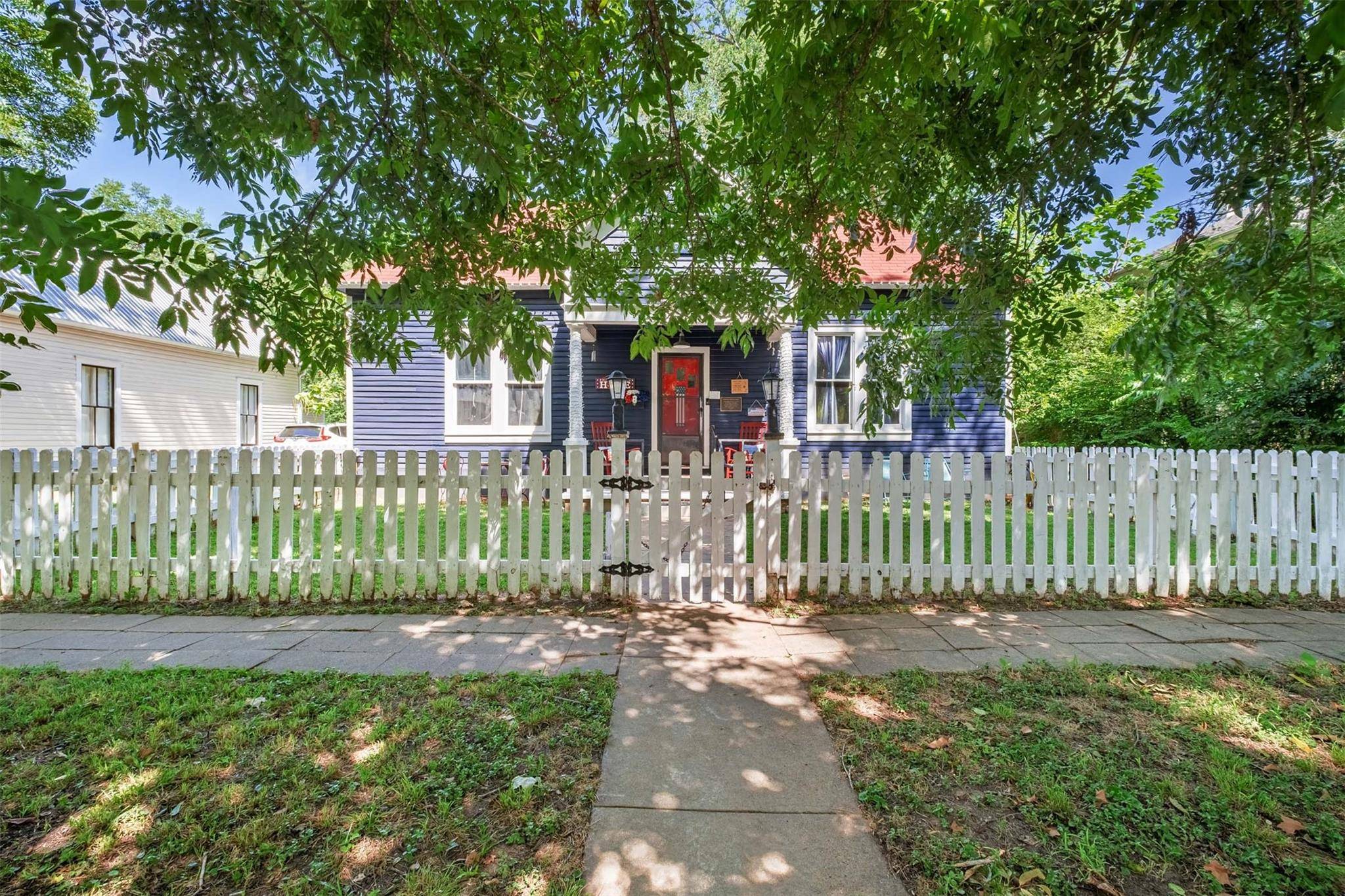 Smithville, TX 78957,405 Short ST