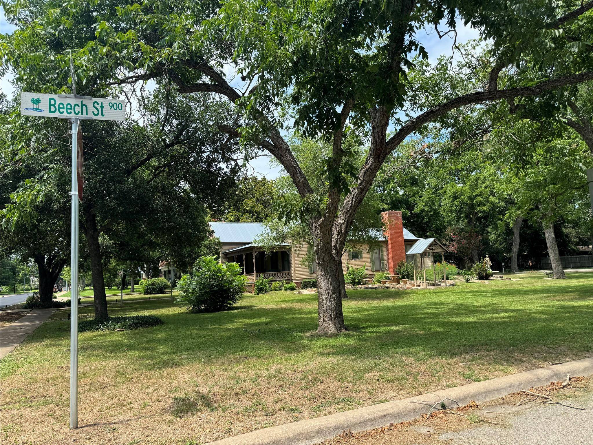 Bastrop, TX 78602,1303 Pecan ST