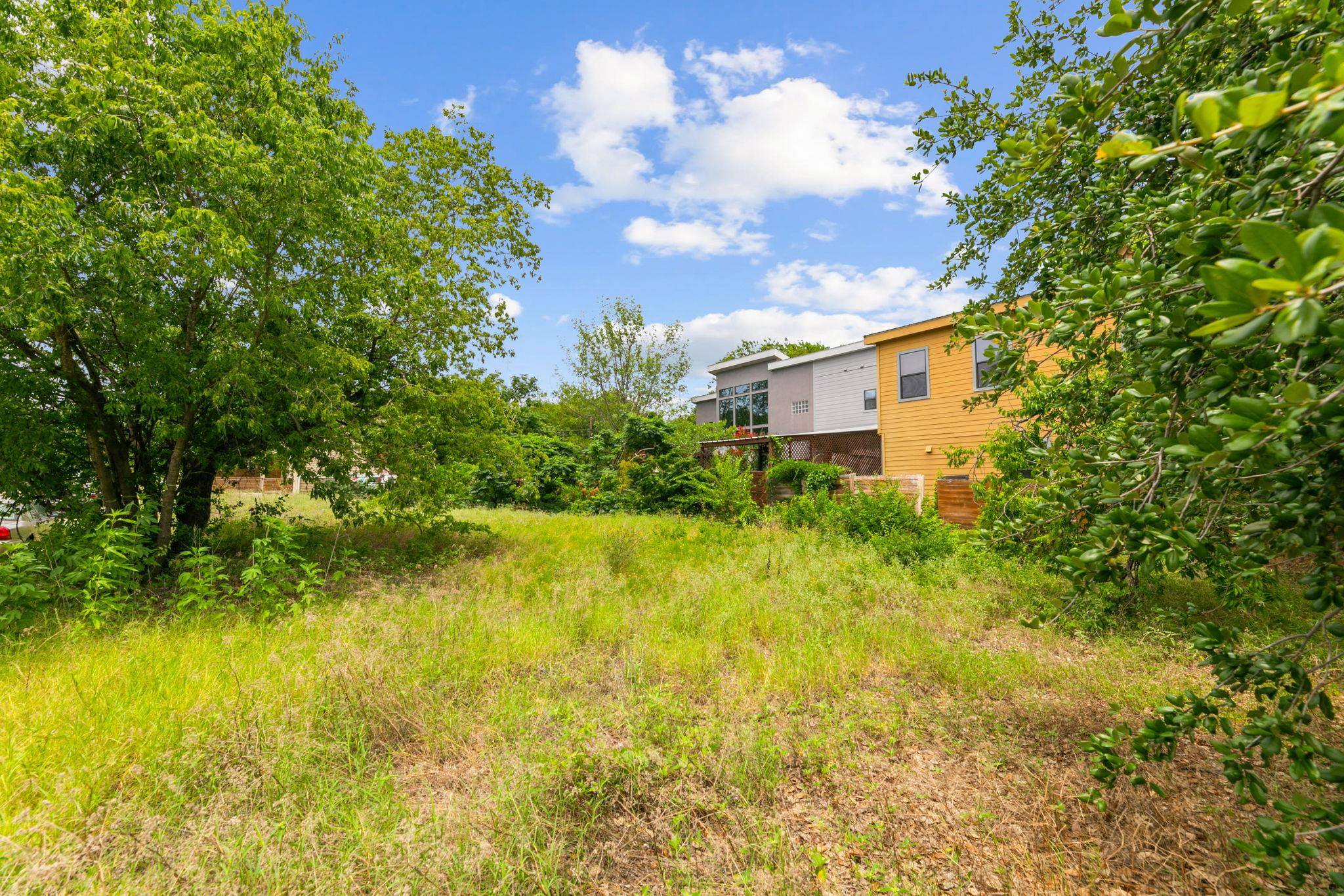 Austin, TX 78702,1303 Alamo ST