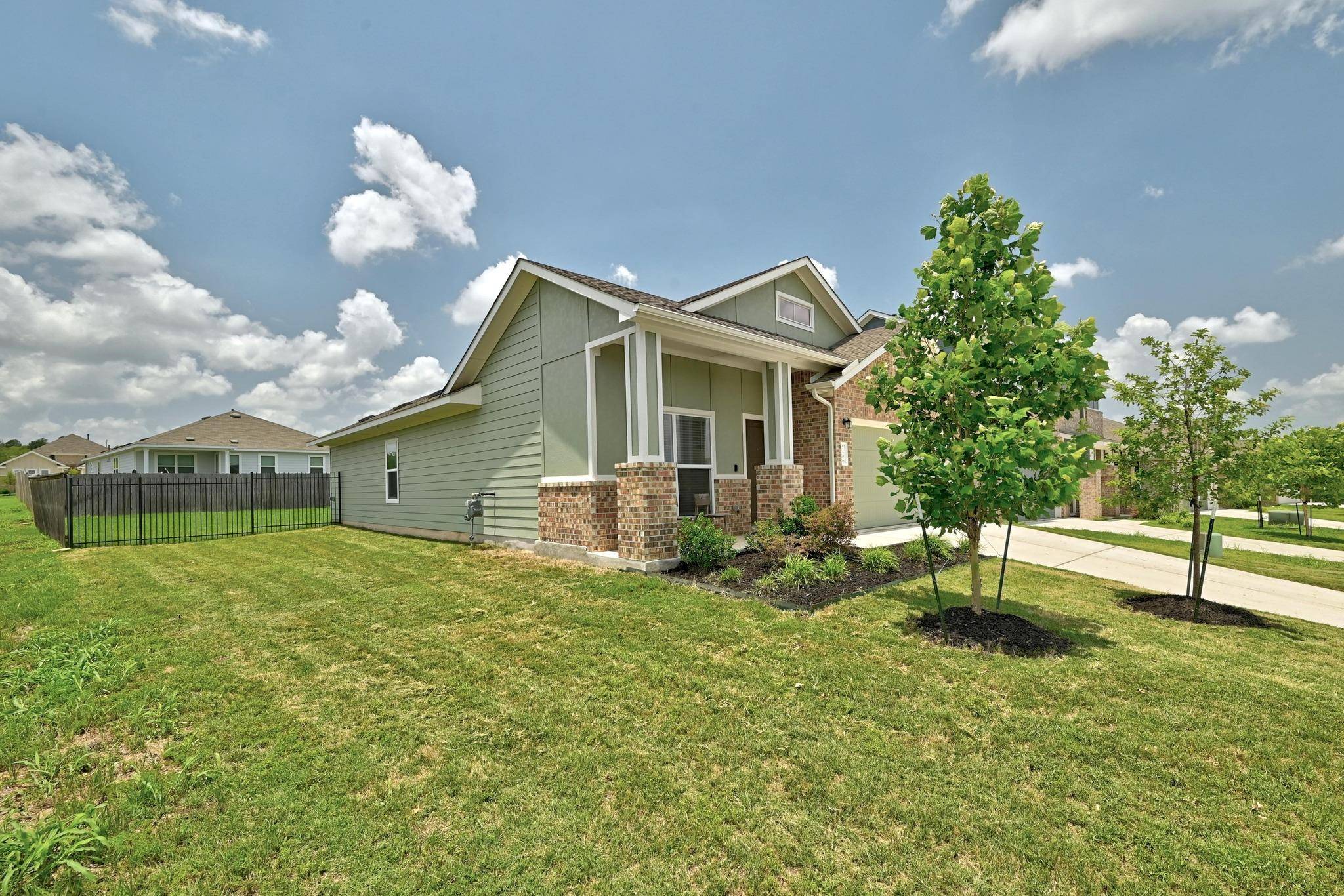 Del Valle, TX 78617,7506 Grenadine Bloom BND