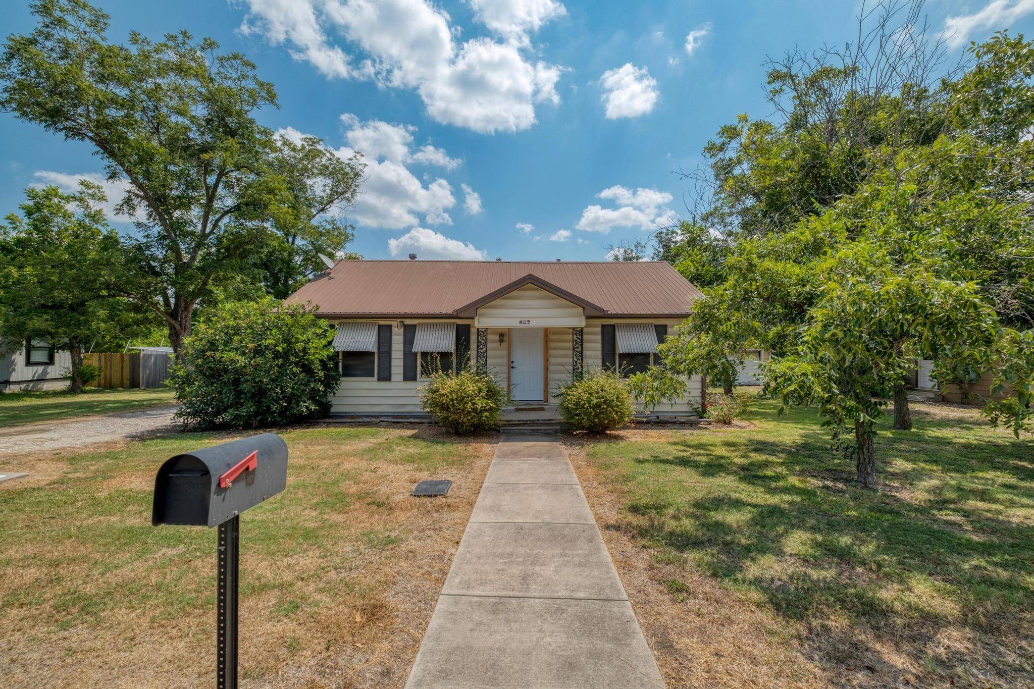 Taylor, TX 76574,602 Sloan ST