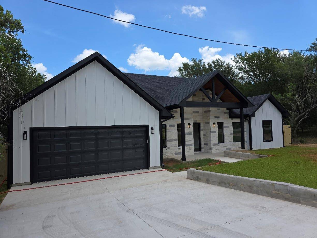 Bastrop, TX 78602,110 E Kikipua LN