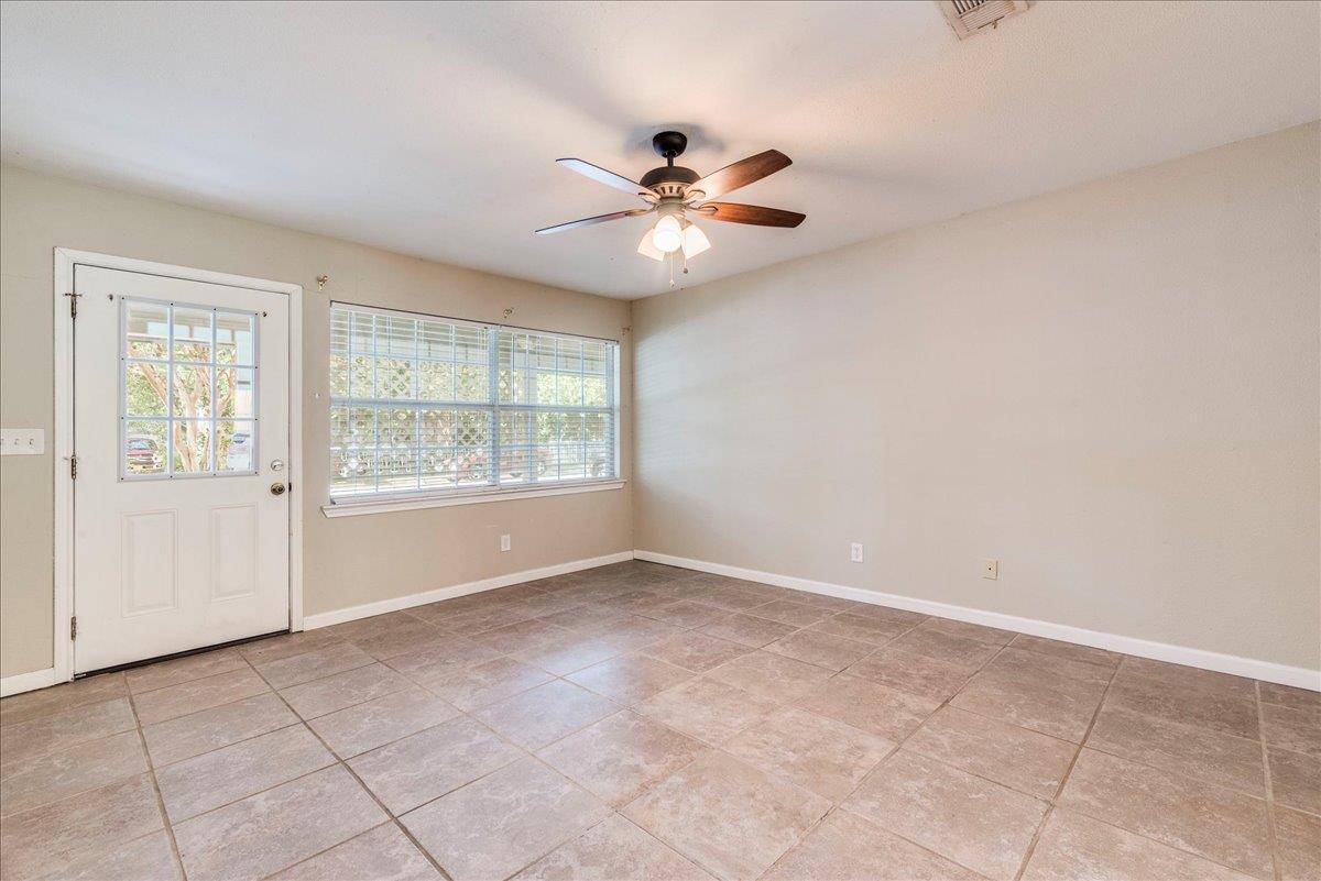 Lockhart, TX 78644,609 Cottonwod ST