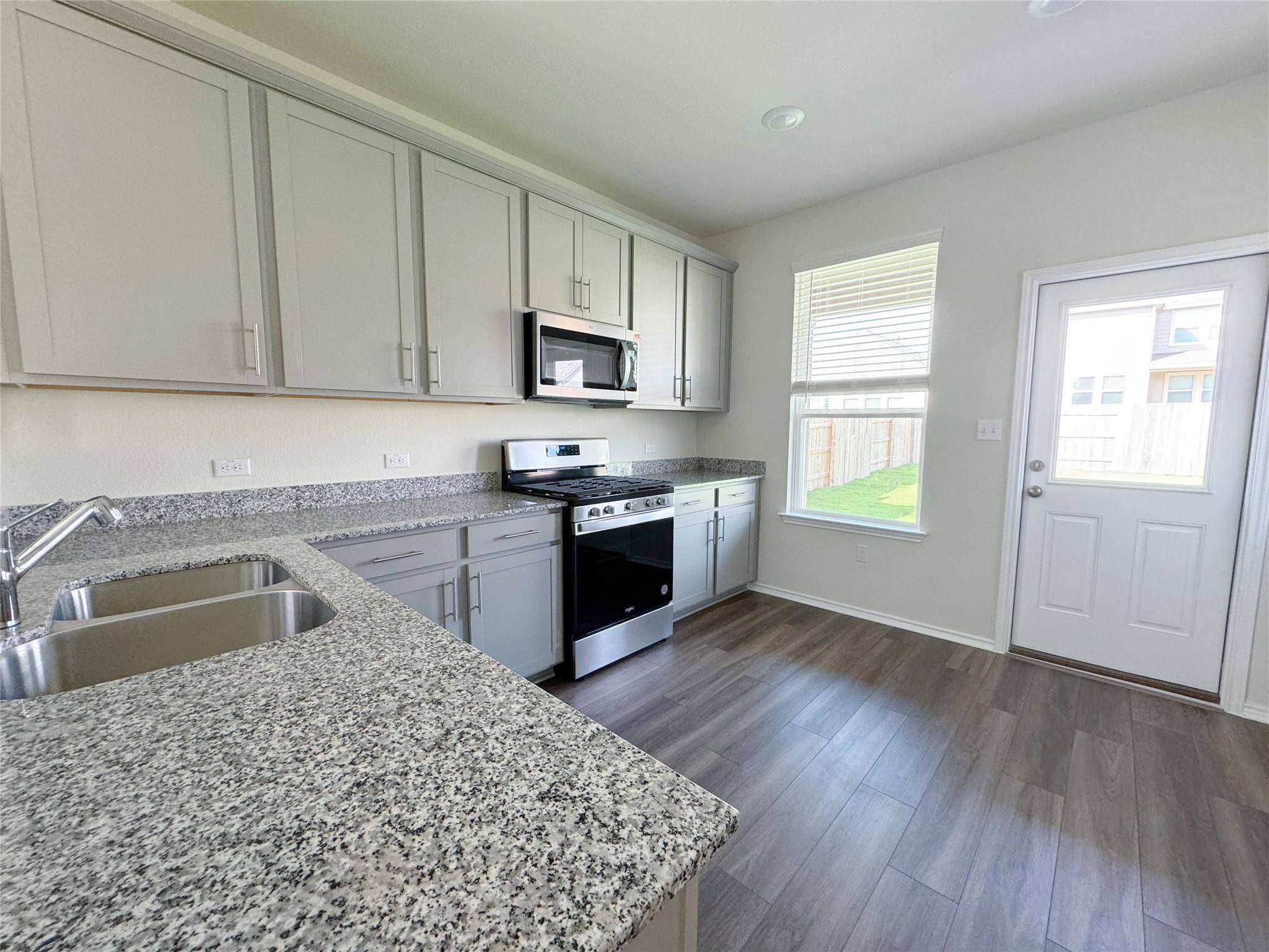 Buda, TX 78610,596 Papaya DR
