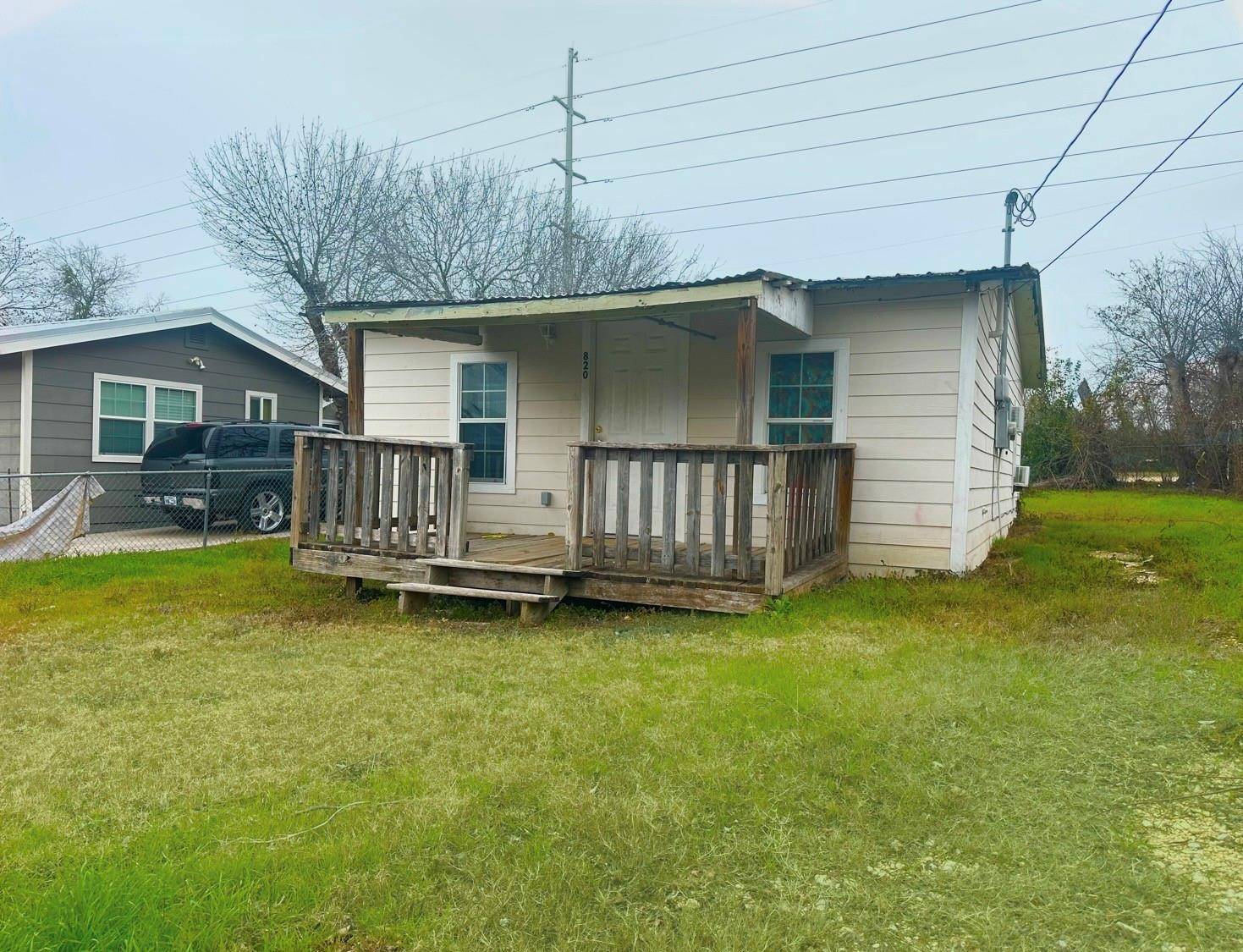 Lockhart, TX 78644,820 Chihuahua ST