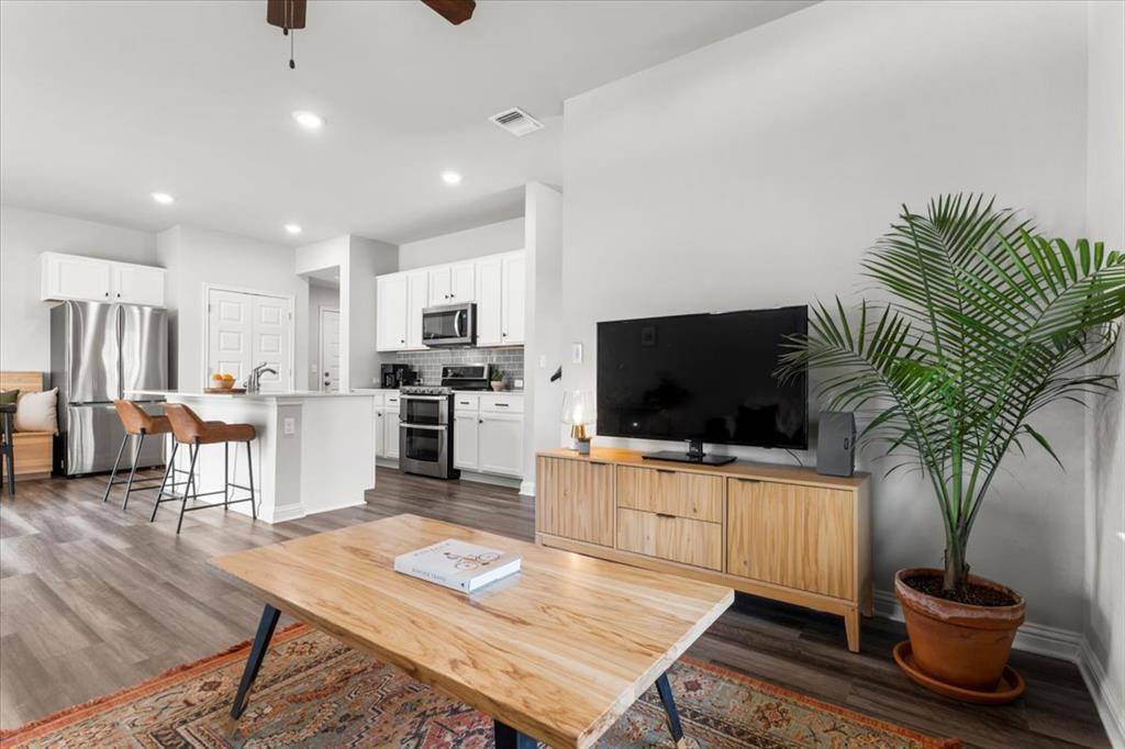 Austin, TX 78744,8001 Mellencamp DR #208
