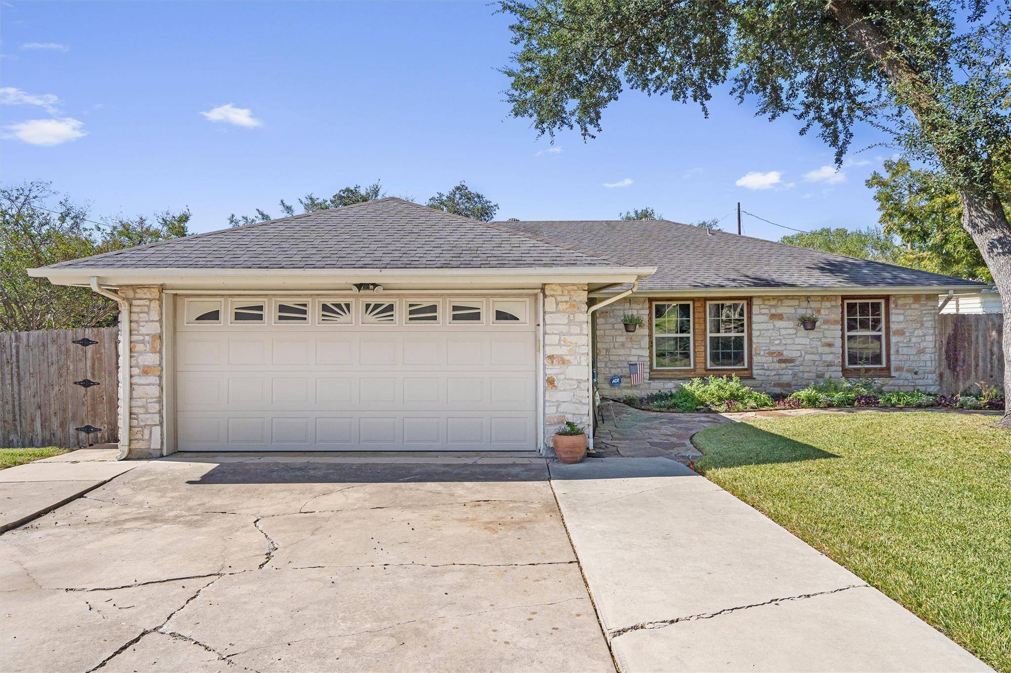 Taylor, TX 76574,2201 Carolyn DR