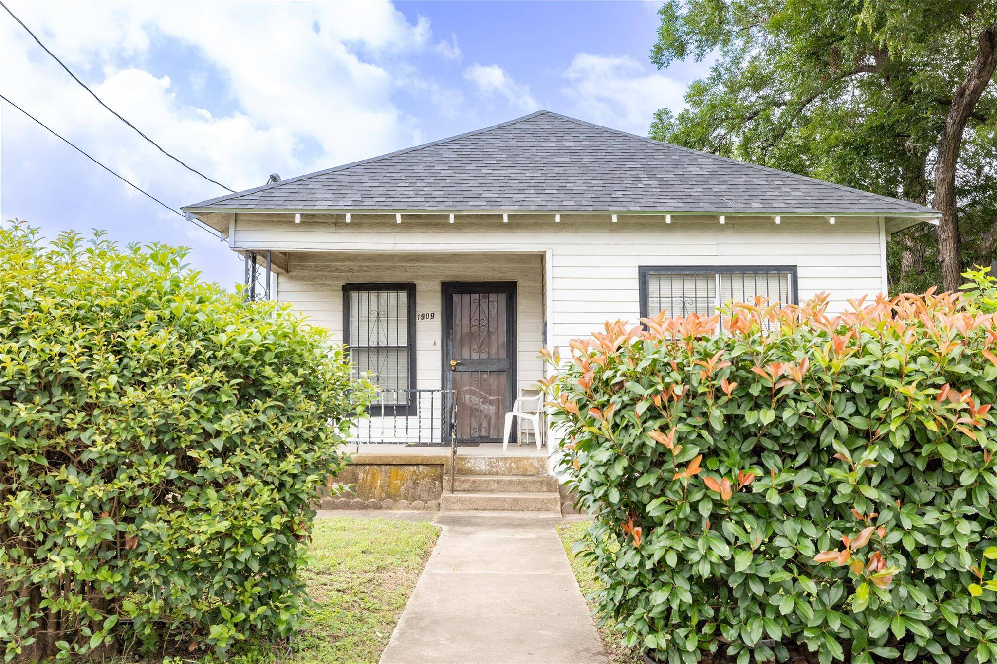Austin, TX 78702,1909 E 14th ST