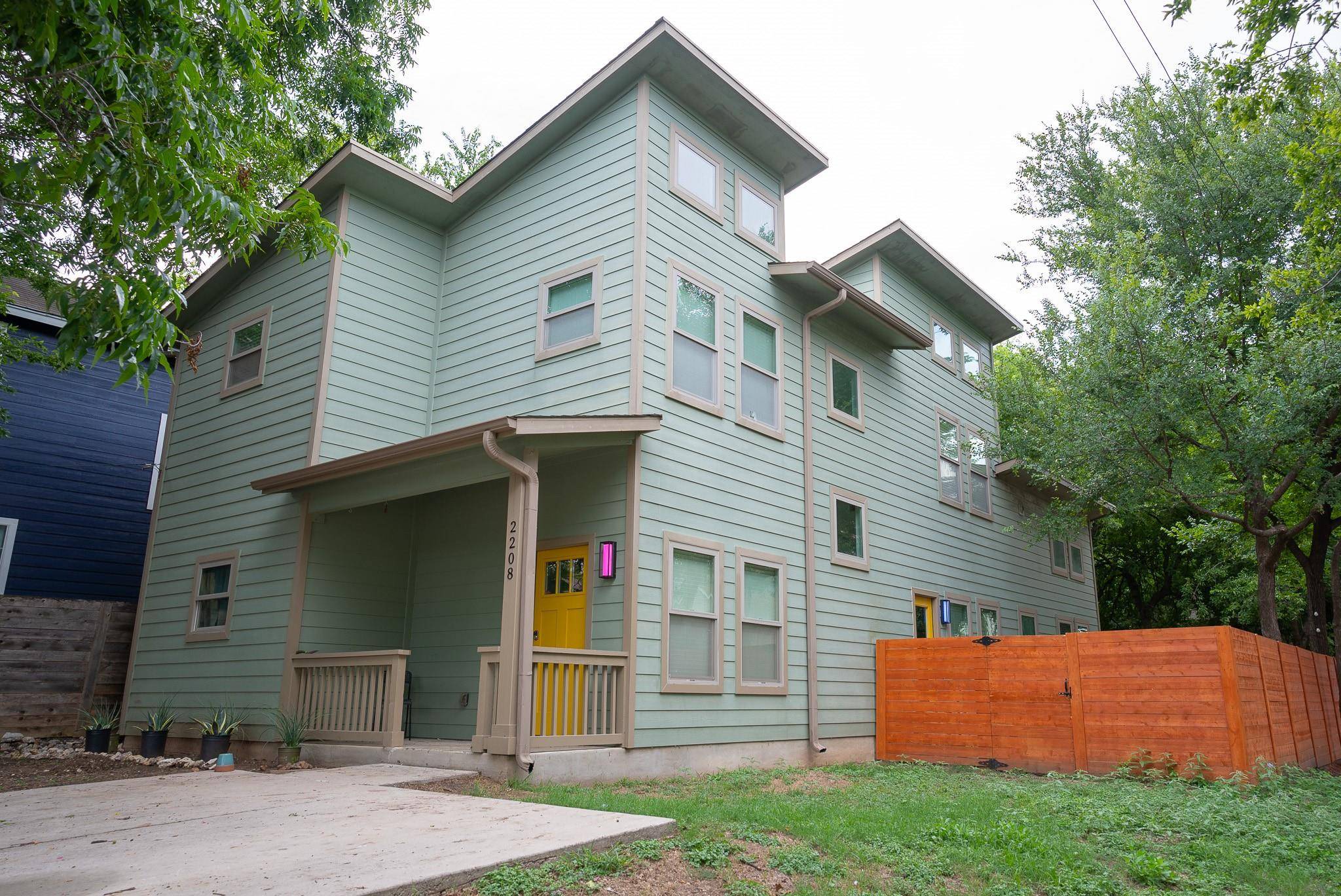 Austin, TX 78702,2208 E 9th ST