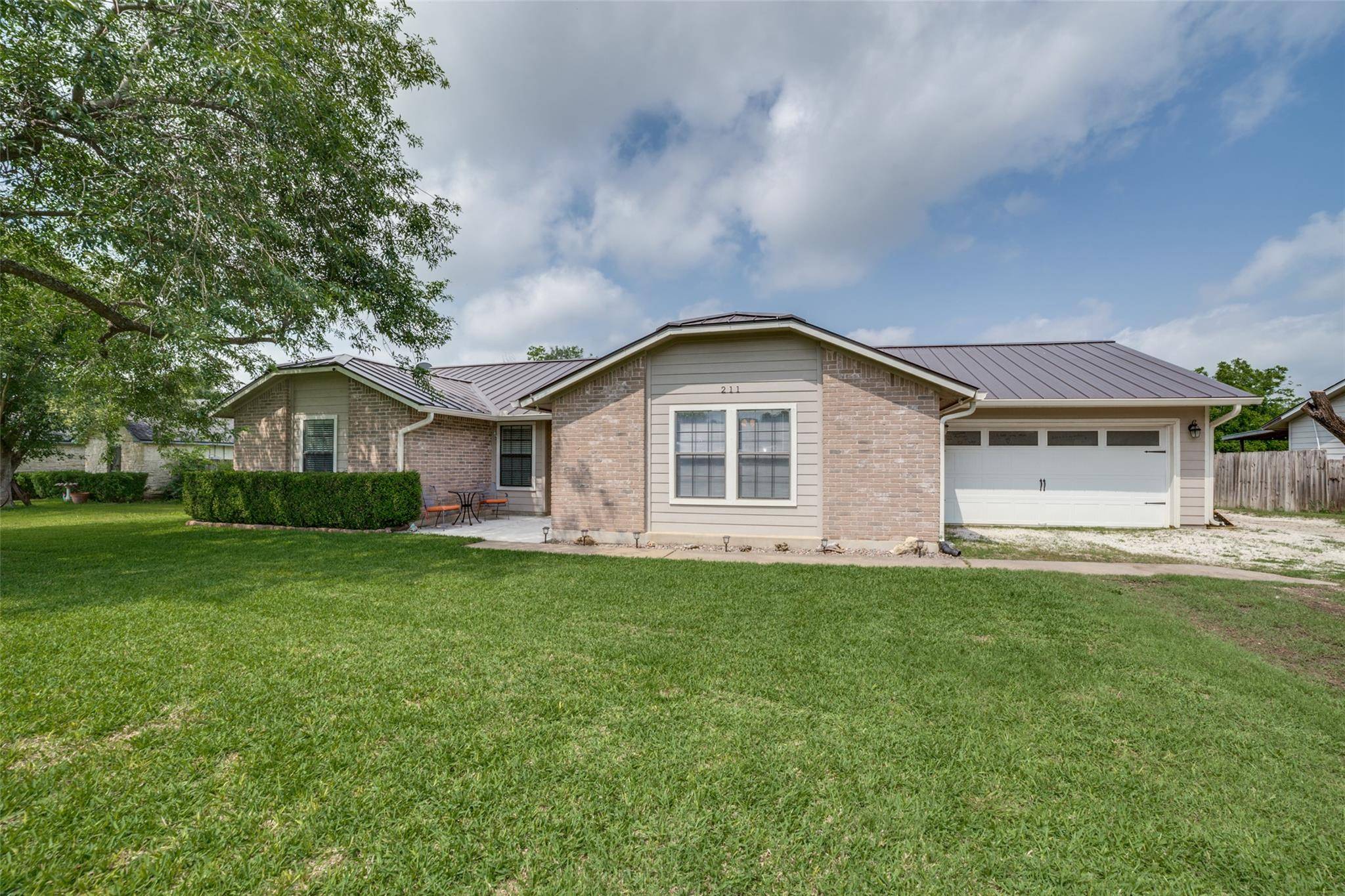 Hutto, TX 78634,211 Spring Garden DR