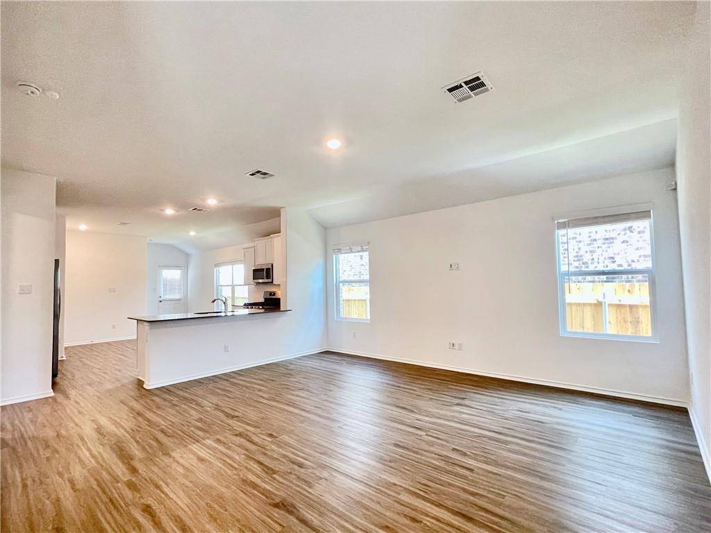Hutto, TX 78634,102 Milliner LOOP