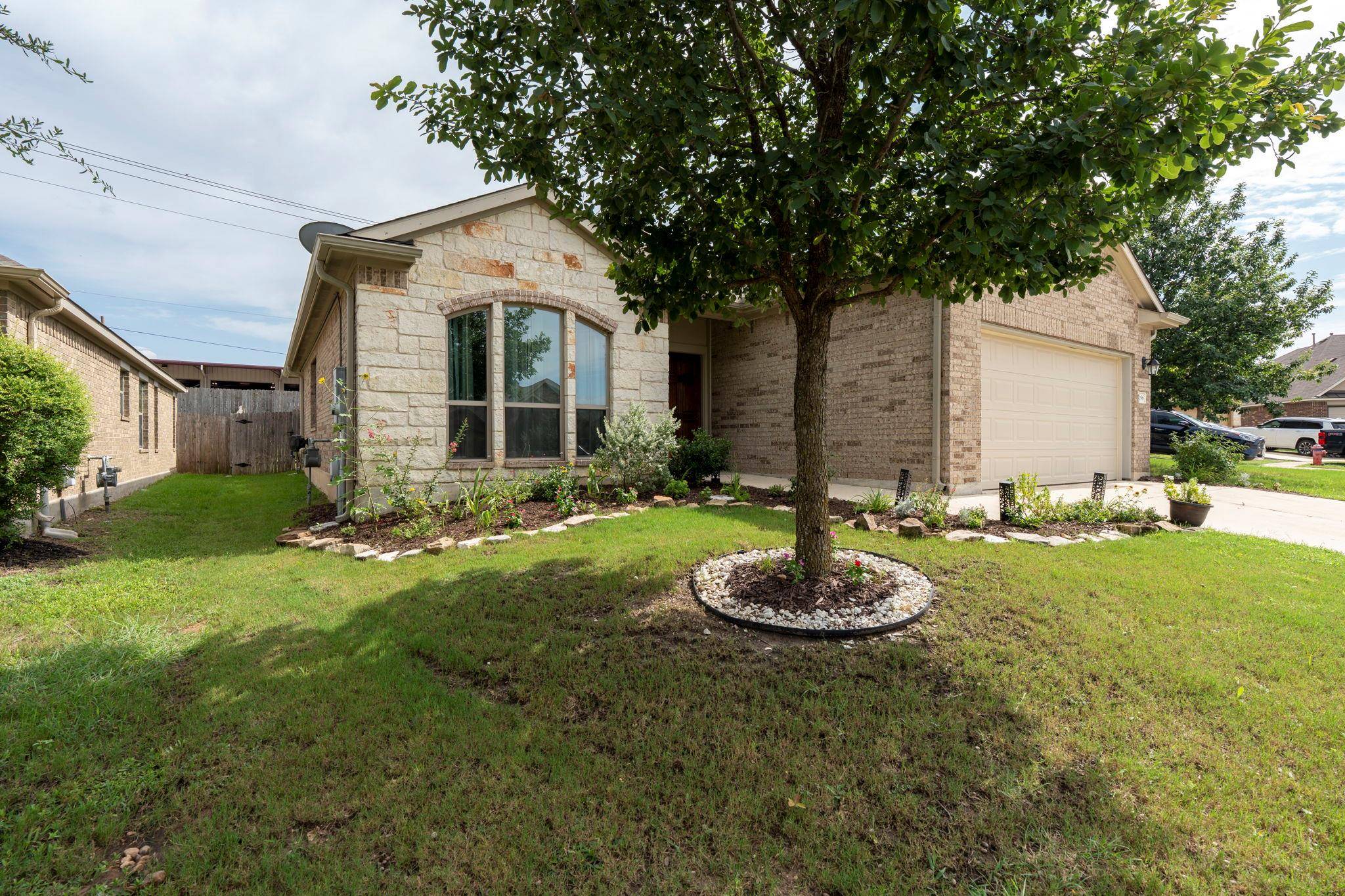 Buda, TX 78610,296 Snow Owl HOLW
