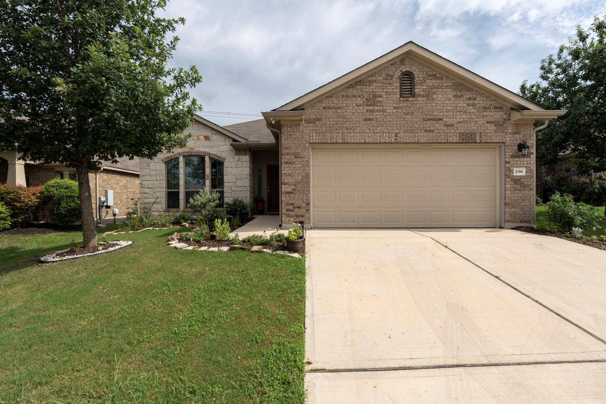 Buda, TX 78610,296 Snow Owl HOLW