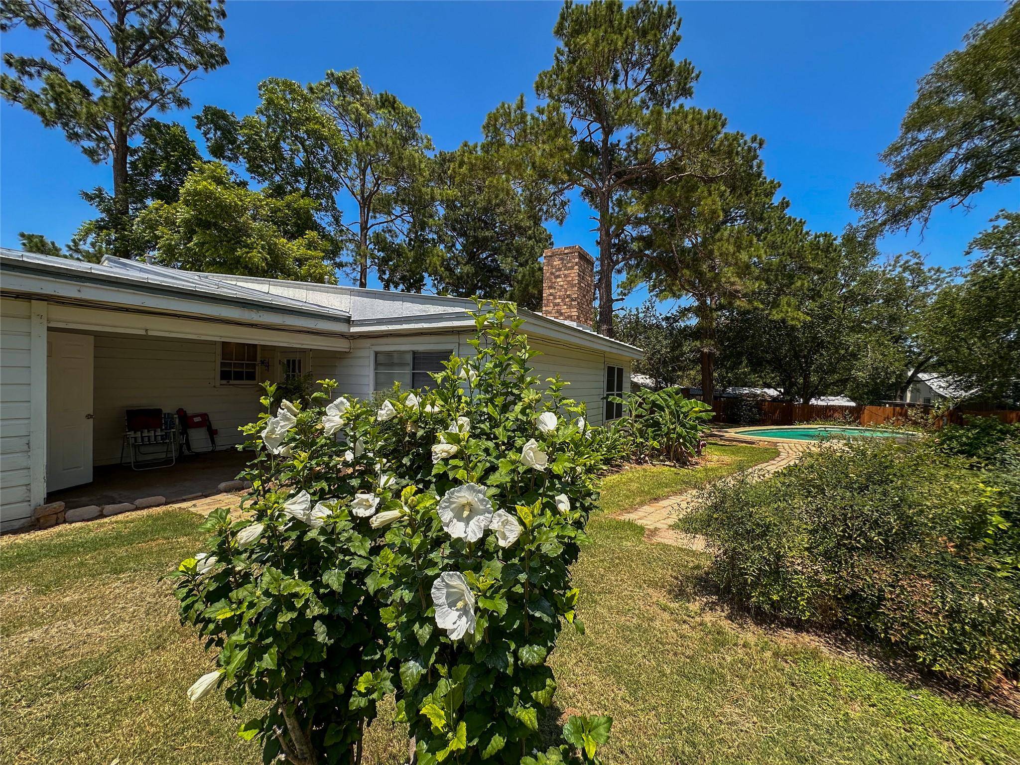 Smithville, TX 78957,407 4th Ave