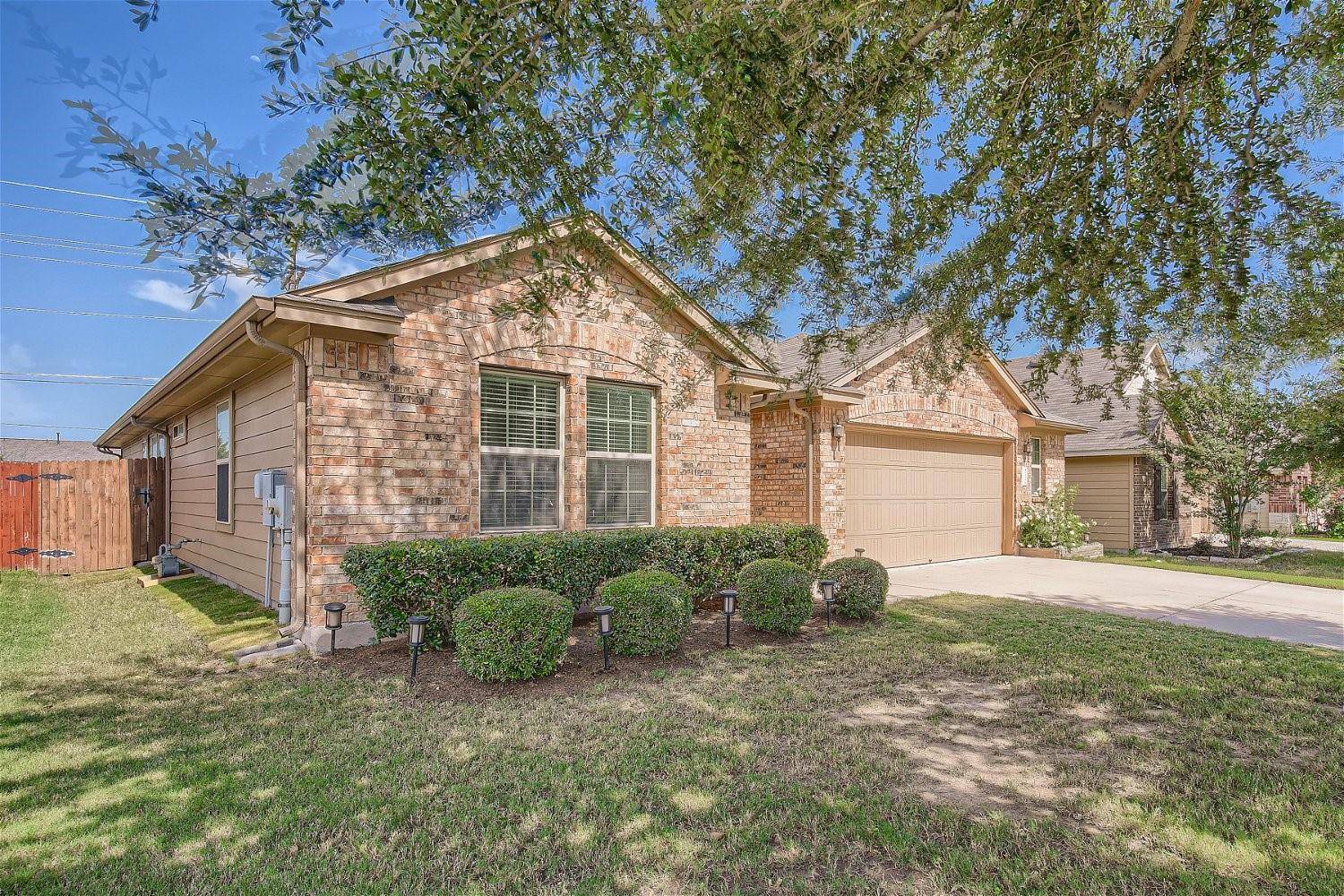 Kyle, TX 78640,472 Bottle Brush DR