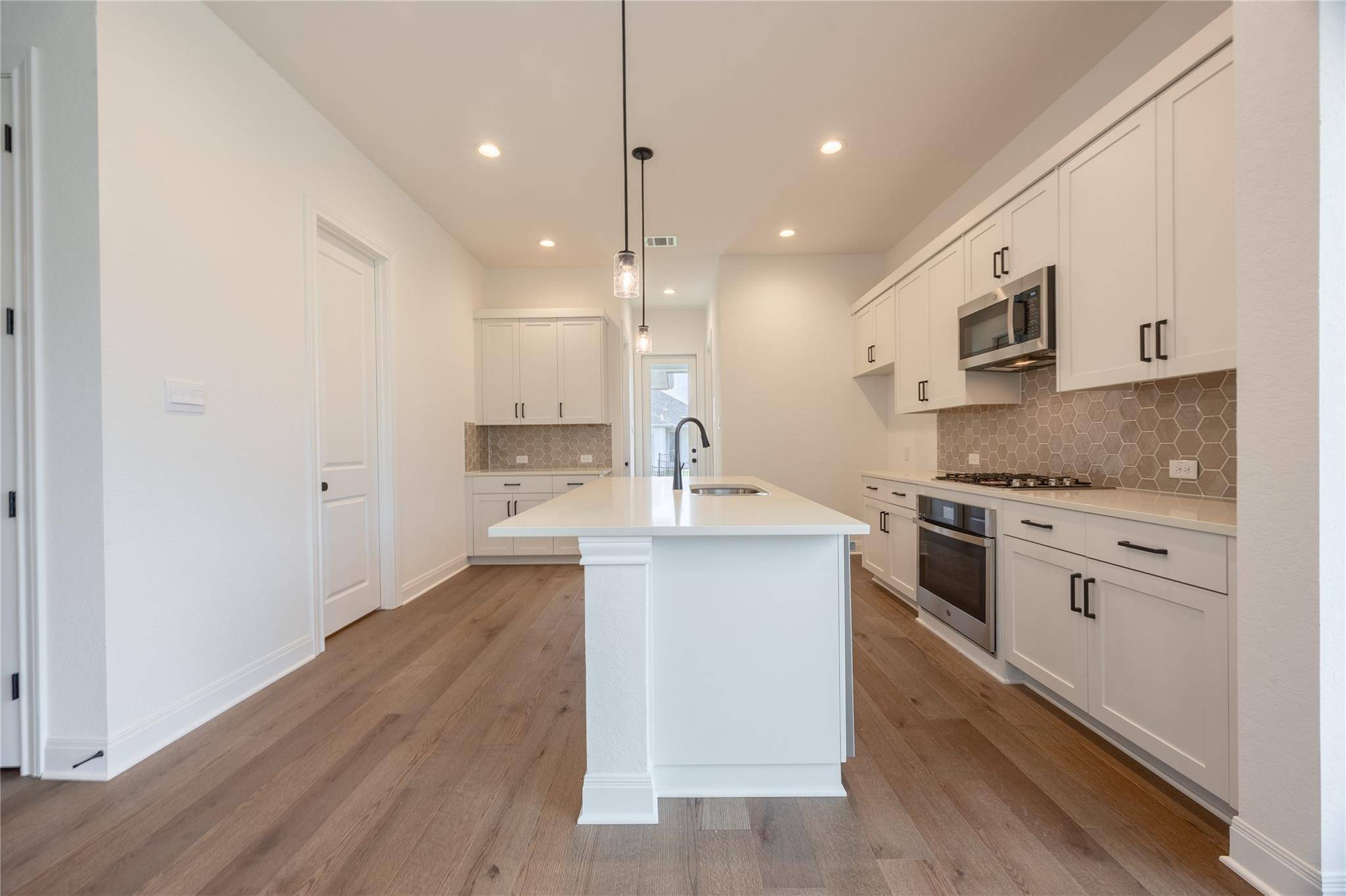 Buda, TX 78610,437 Burlington DR