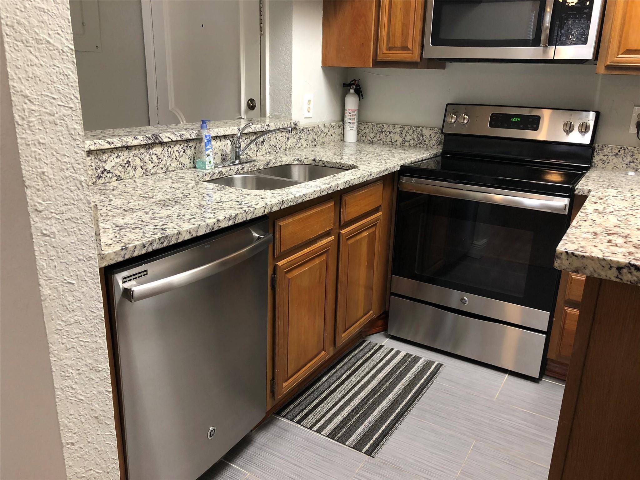 Austin, TX 78705,806 W 24th ST #123