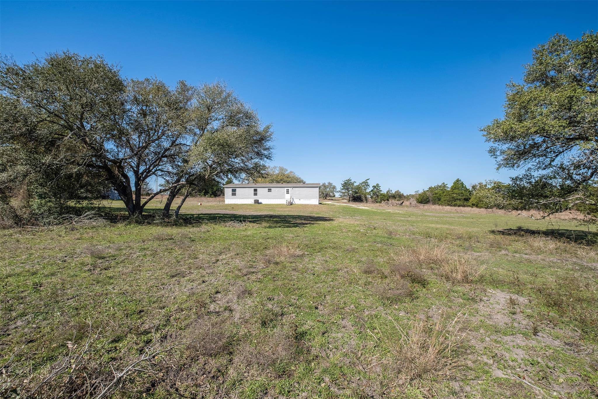 Flatonia, TX 78941,1139 E Old Hallettsville RD