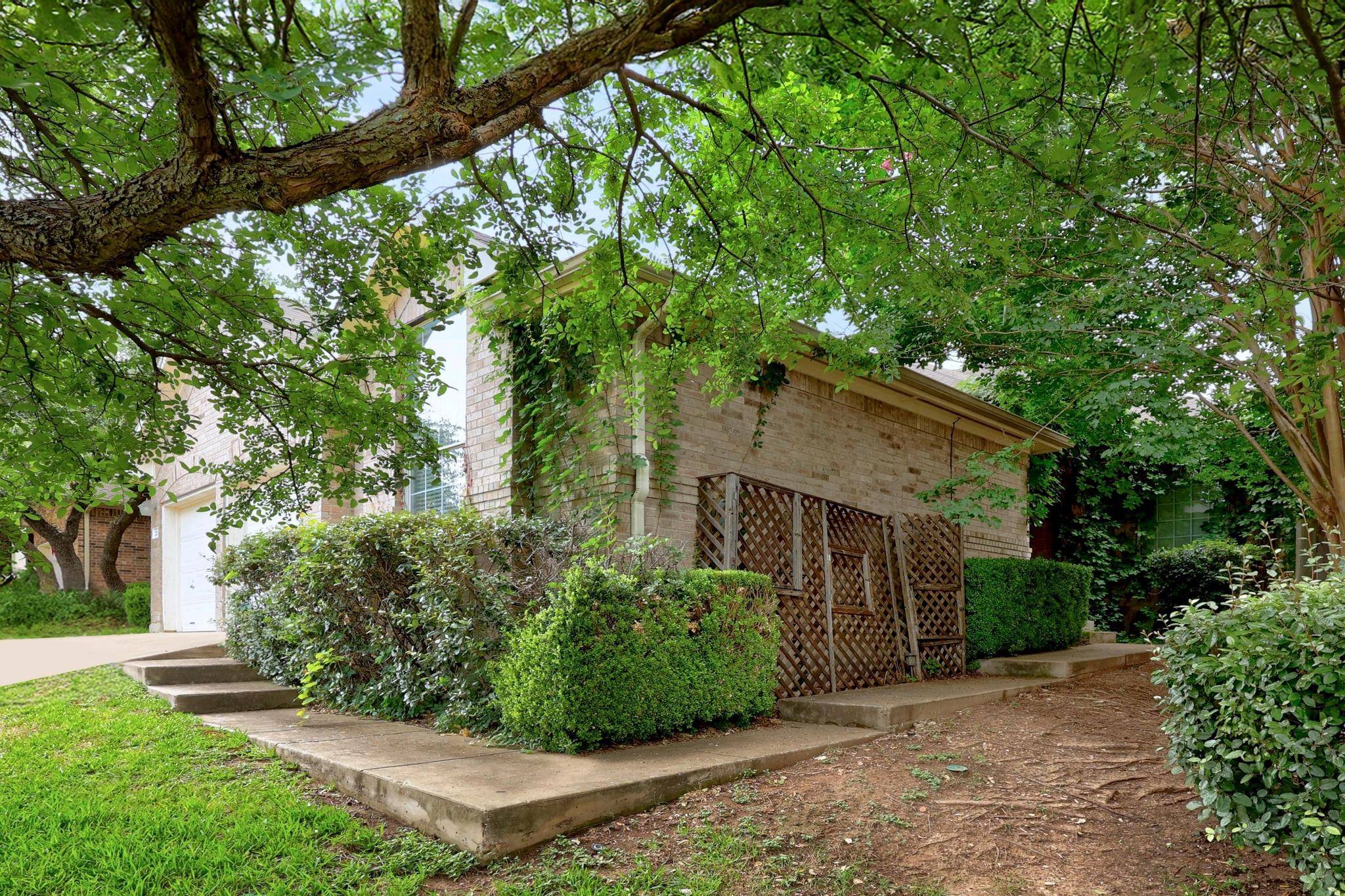 Austin, TX 78732,2205 Westfalian TRL