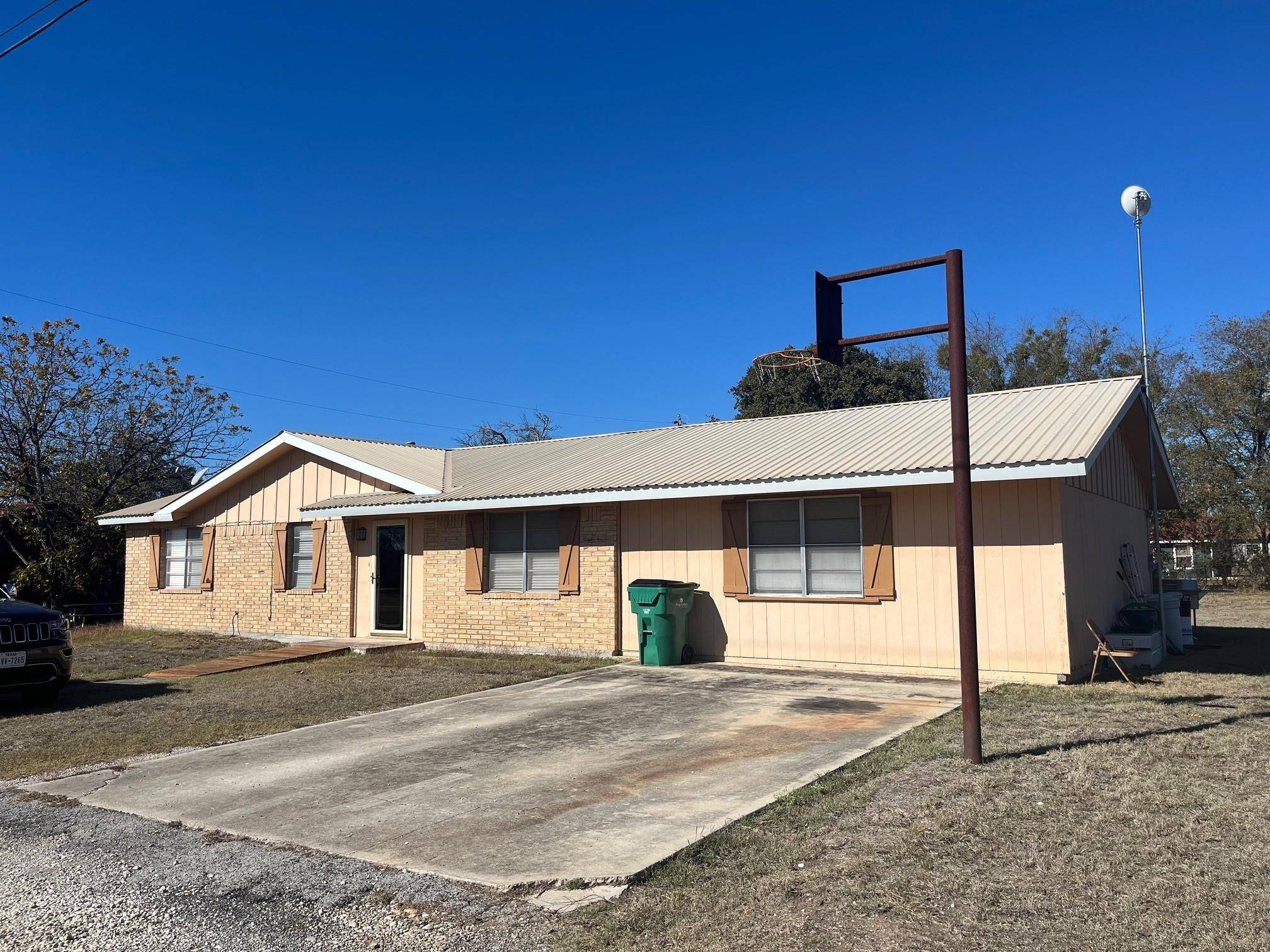 Lometa, TX 76853,105 E Hickory ST