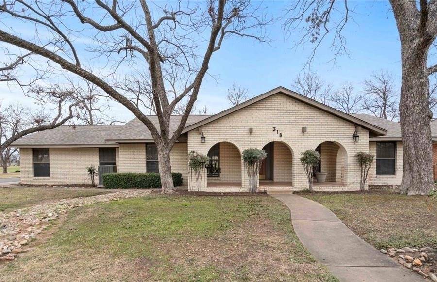 Meadowlakes, TX 78654,318 Columbine