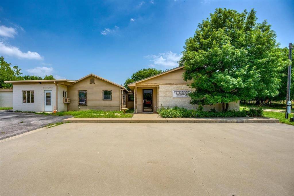 Lampasas, TX 76550,1312 N Us Highway 281