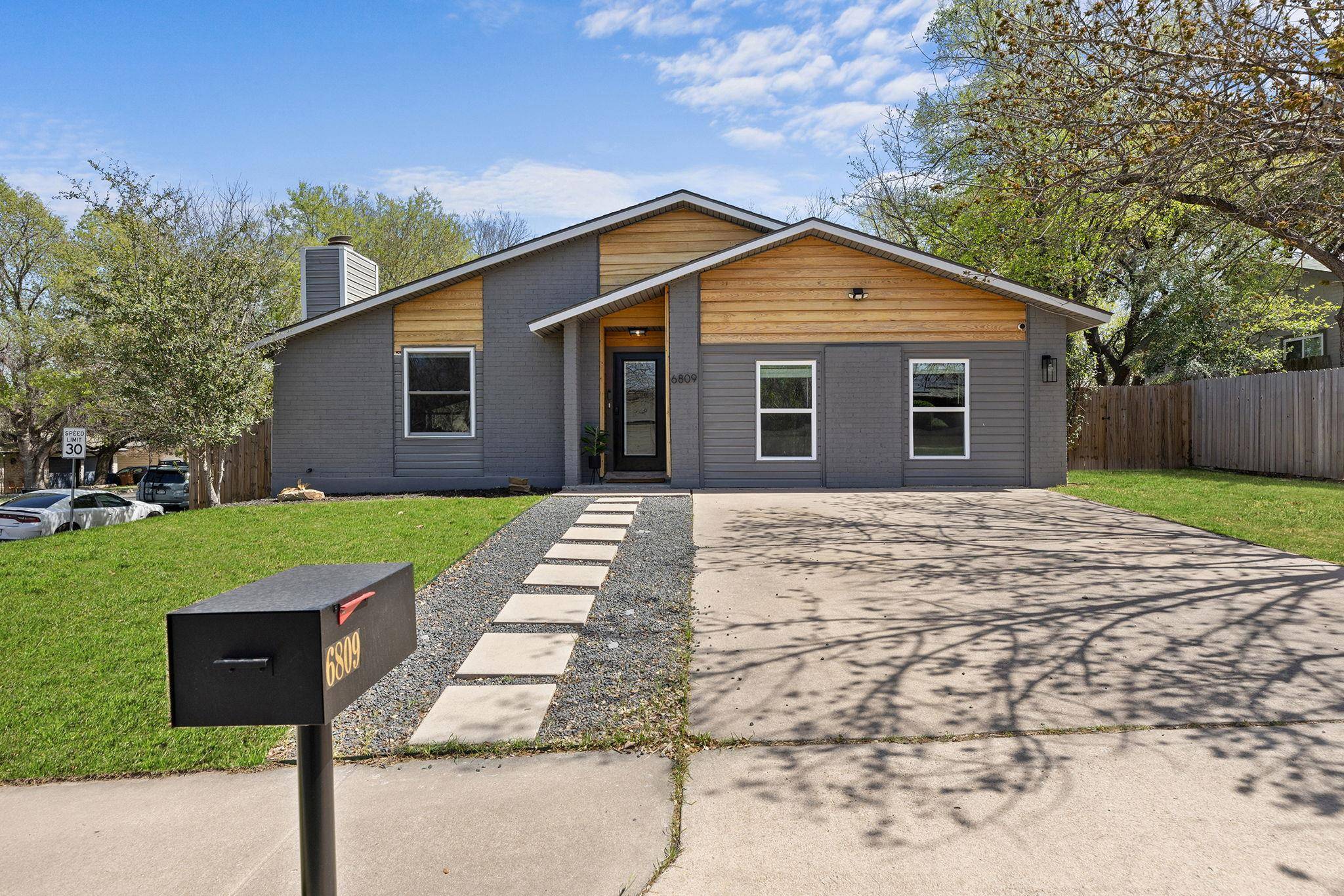 Austin, TX 78745,6809 Lunar DR