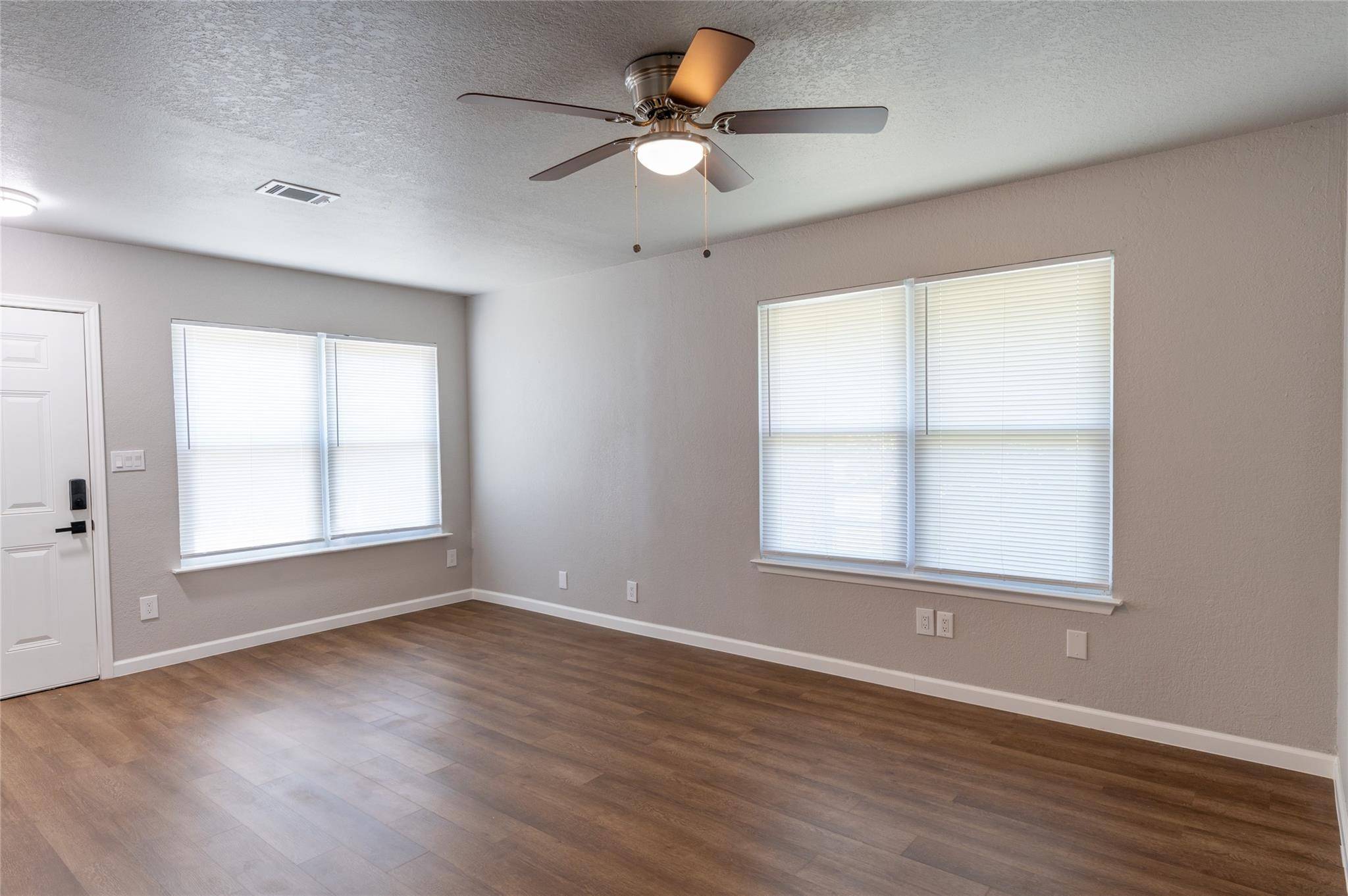 Lockhart, TX 78644,813 5th ST