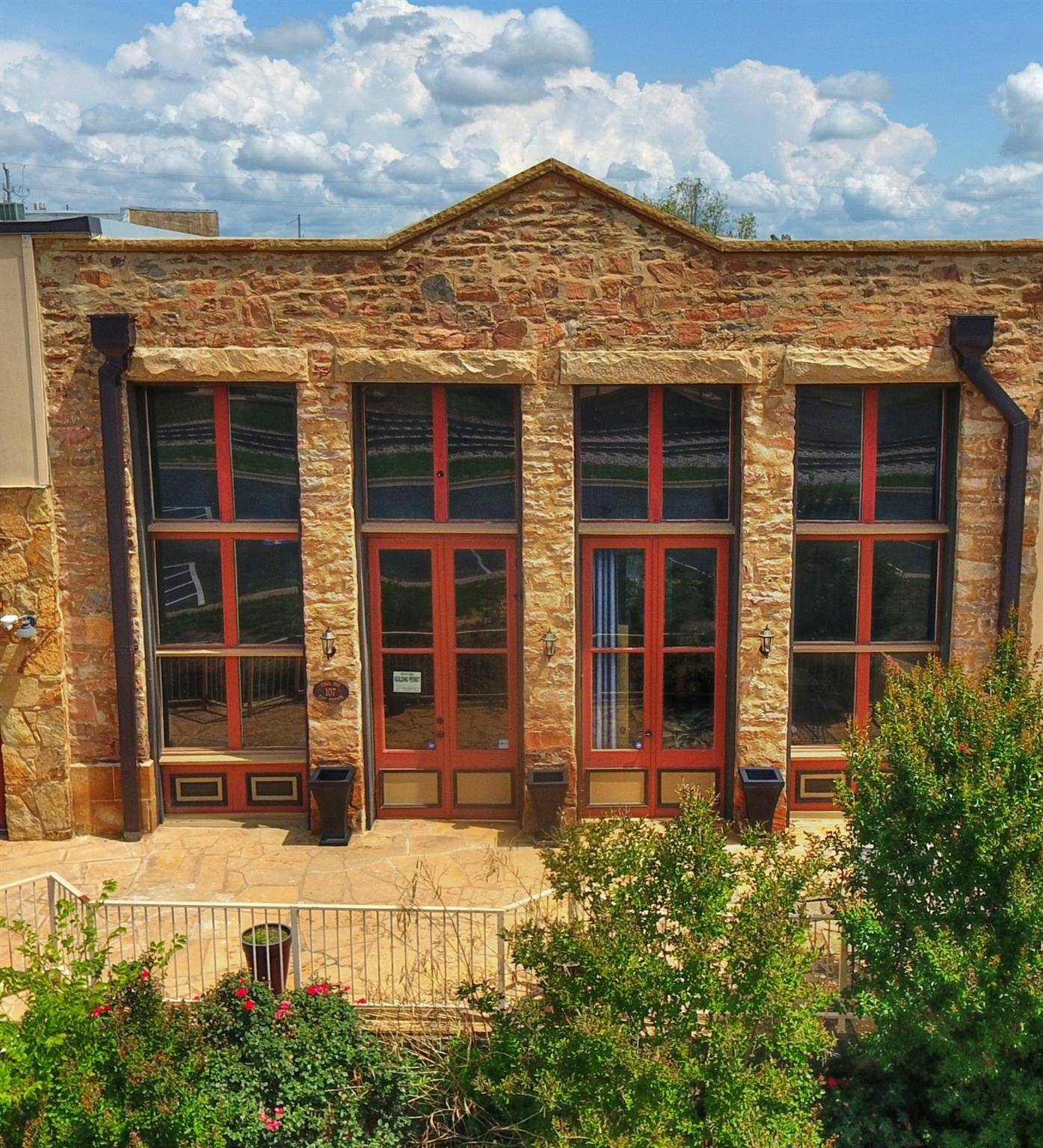 Llano, TX 78643,107 E Grayson ST