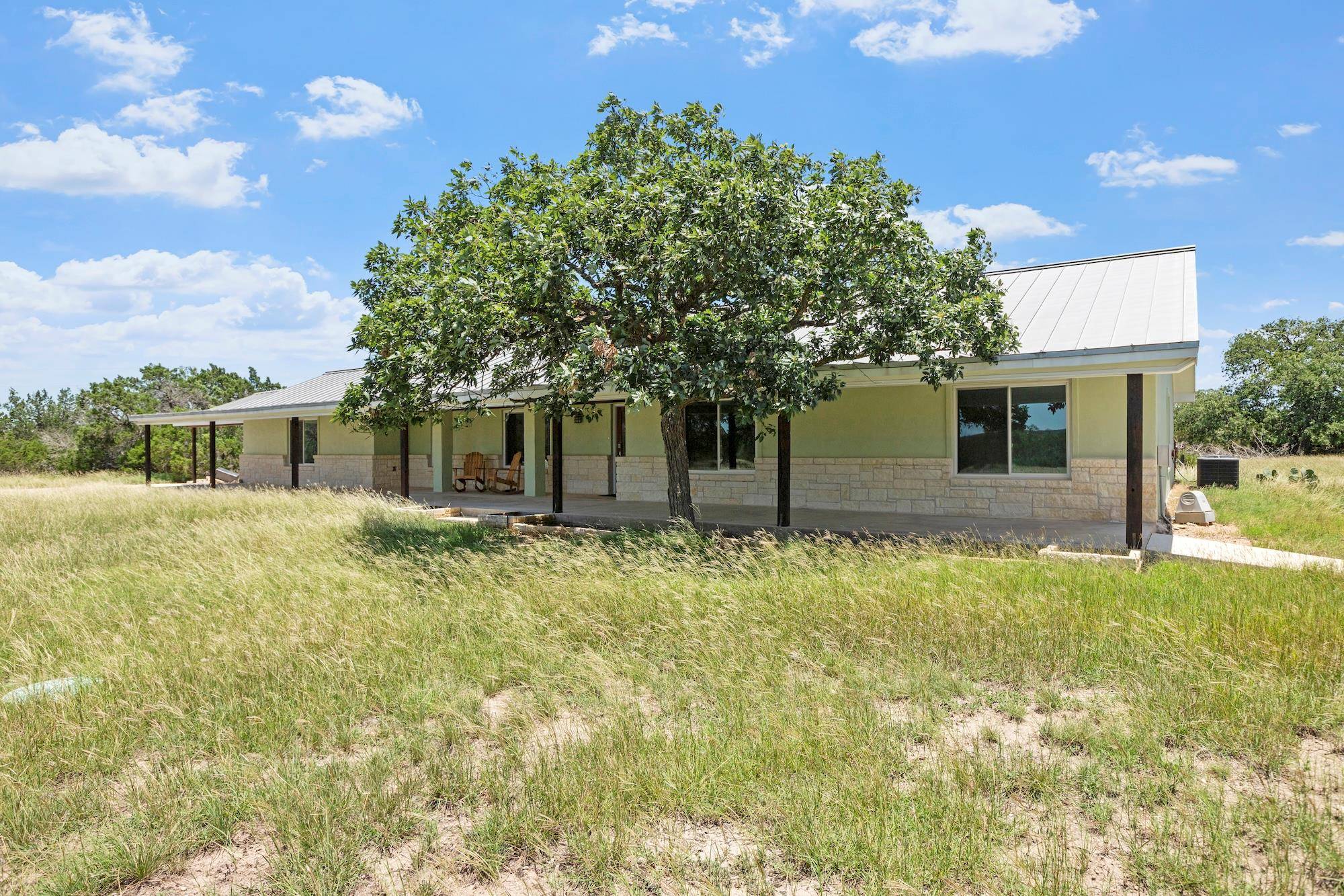 Kerrville, TX 78028,110 Live Oak LN