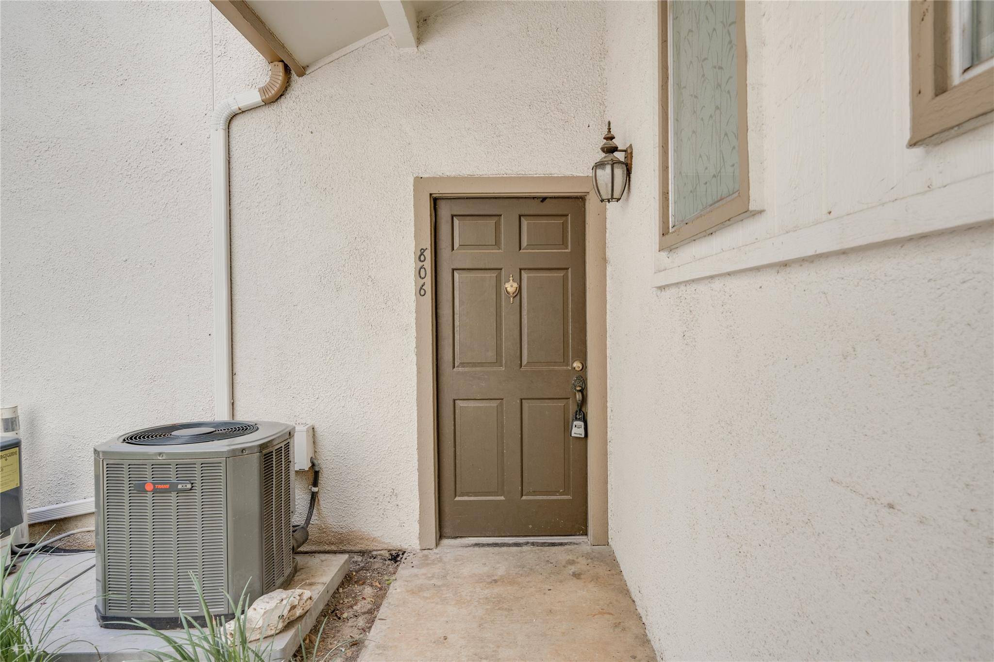 Austin, TX 78731,6910 Hart LN #806