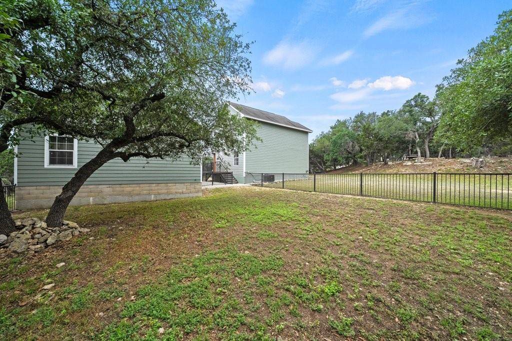 Fischer, TX 78623,677 Possum Tree