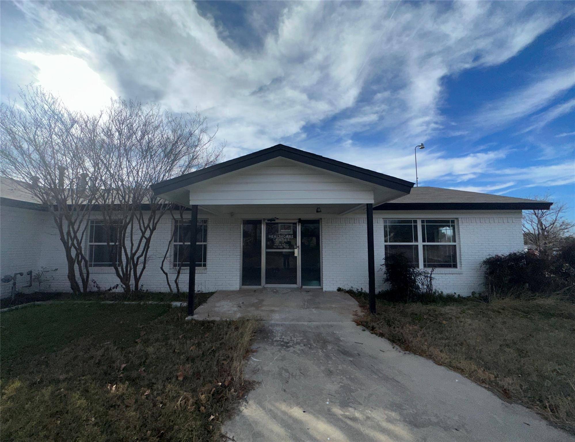 San Saba, TX 76877,1405 W Storey ST
