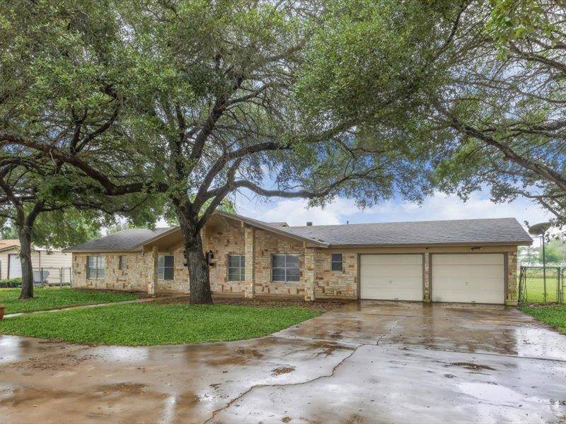 Luling, TX 78648,1010 Country Oak DR