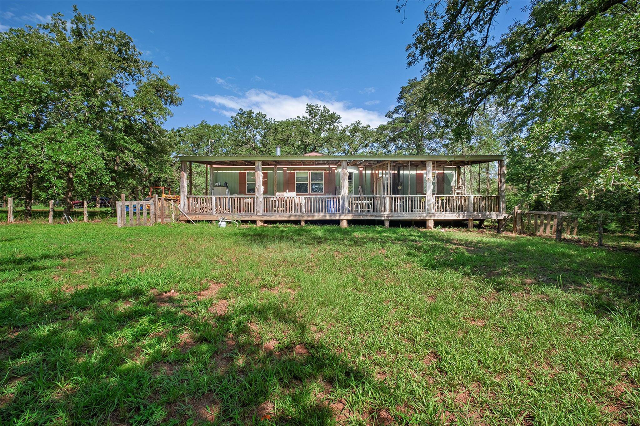 Waelder, TX 78959,1231 Peach Creek RD