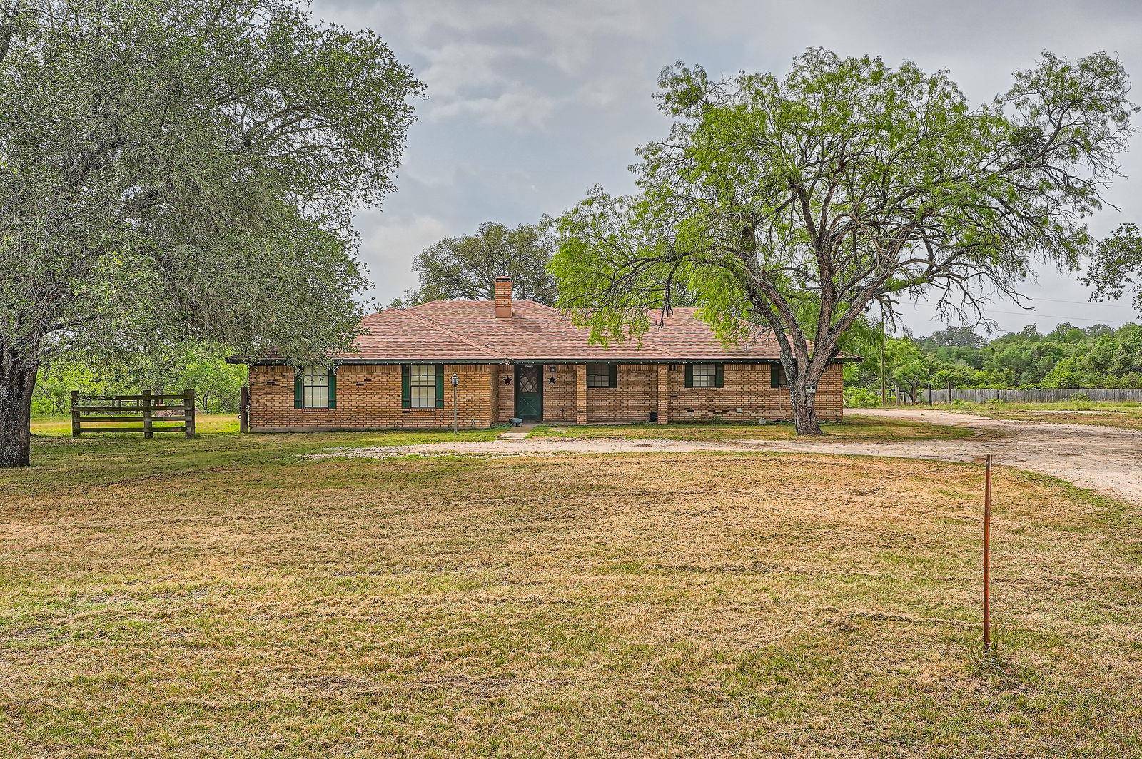 Lockhart, TX 78644,5541 State Park RD