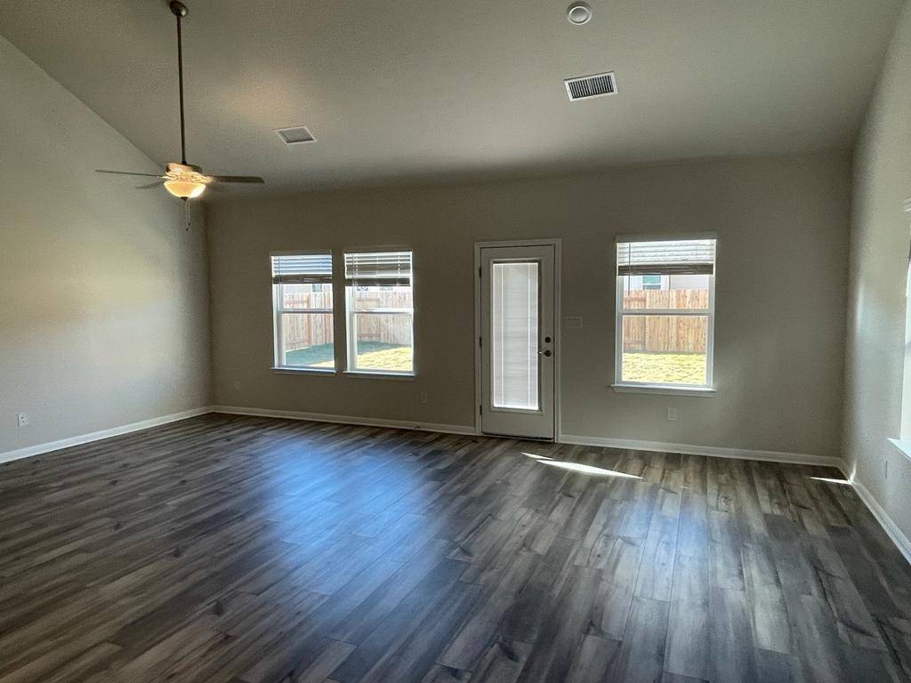 Hutto, TX 78634,125 Greenspire LN
